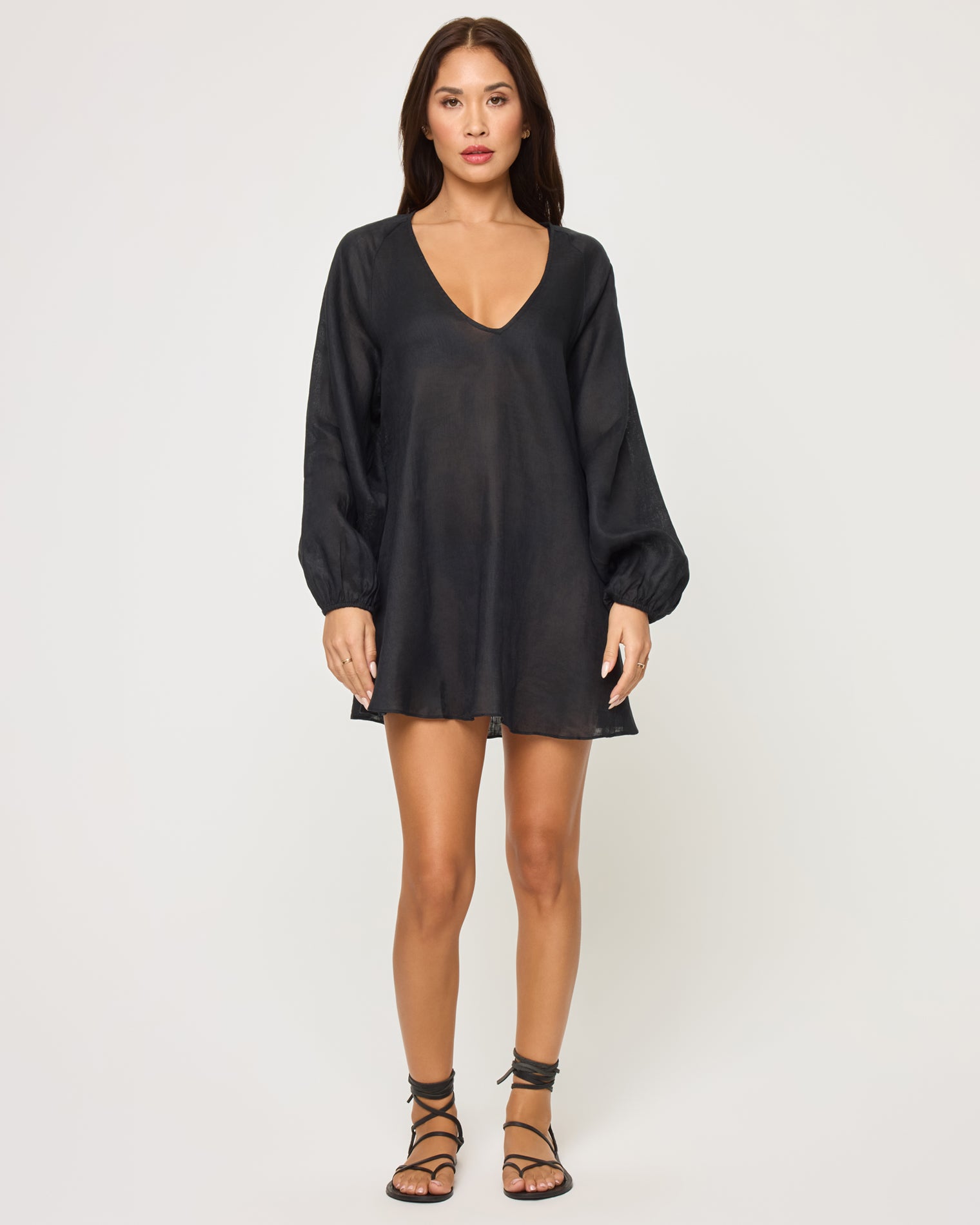 Boat Trip Tunic - Black Black | Model: Jocelyn (size: S) | Hover