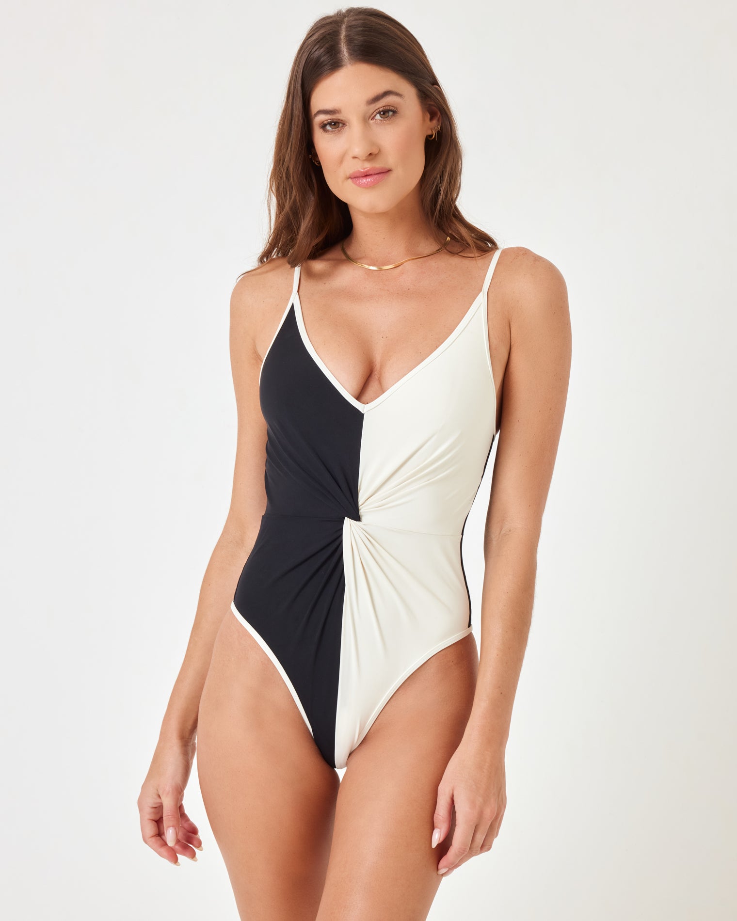 Devi One Piece - Black-Cream Black-Cream | Model: Maitlynn (size: S)