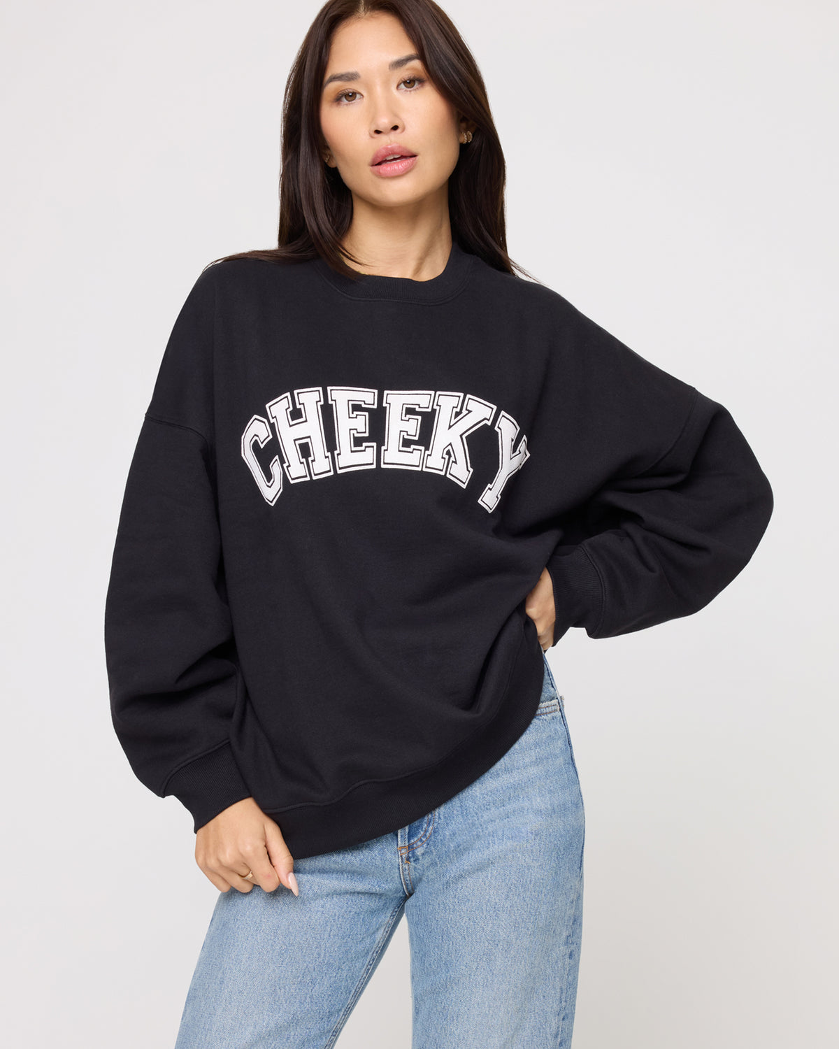 Legend Sweatshirt - Black Black | Model: Jocelyn (size: S)