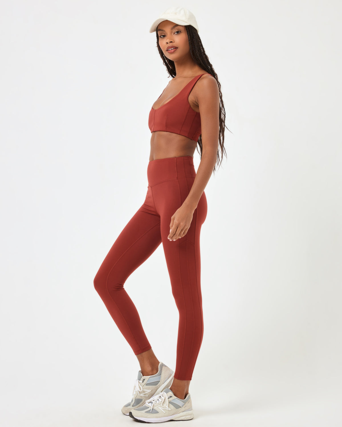 Comeback Sports Bra Umber | Model: Taelor (size: S)