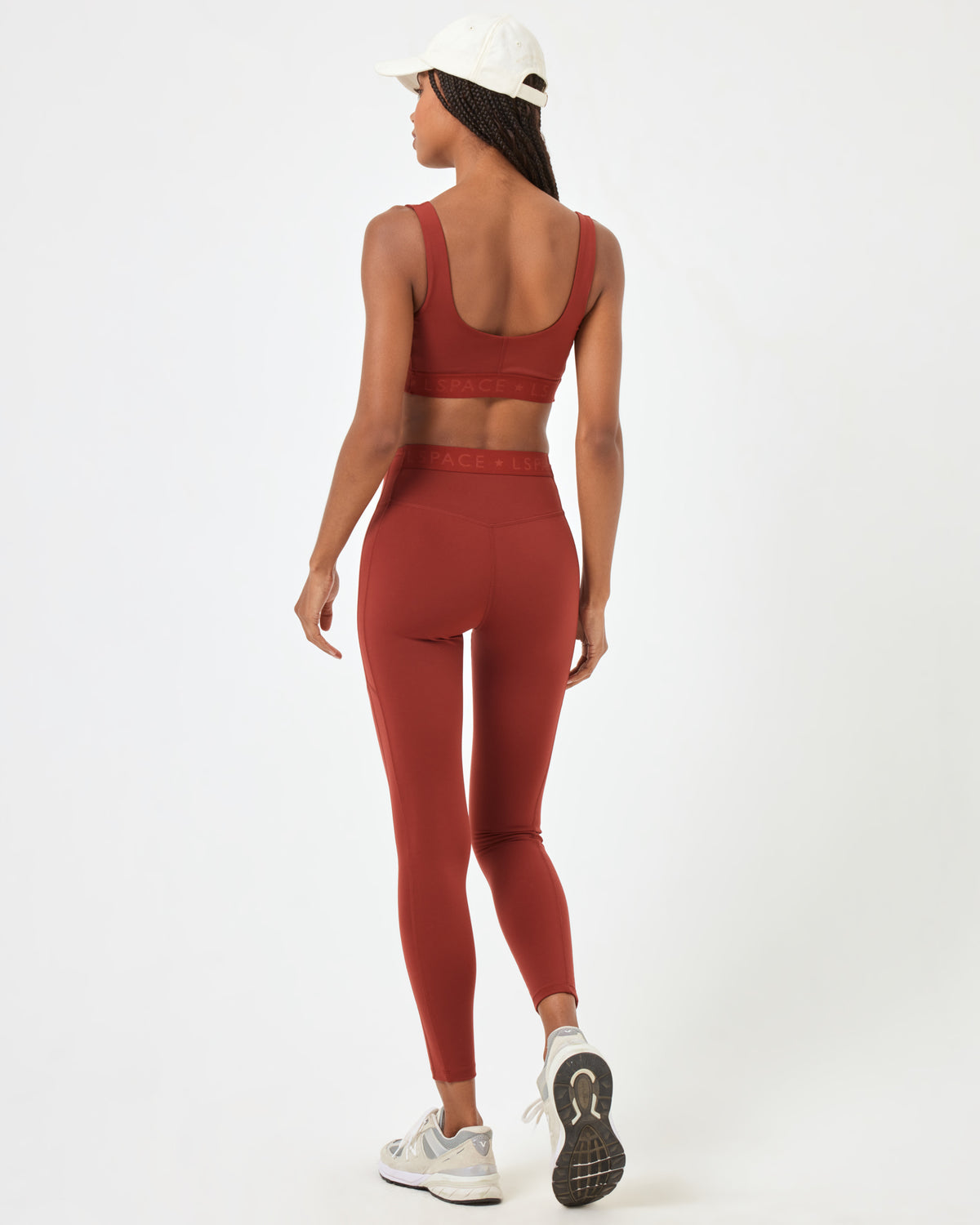 Comeback Sports Bra Umber | Model: Taelor (size: S)