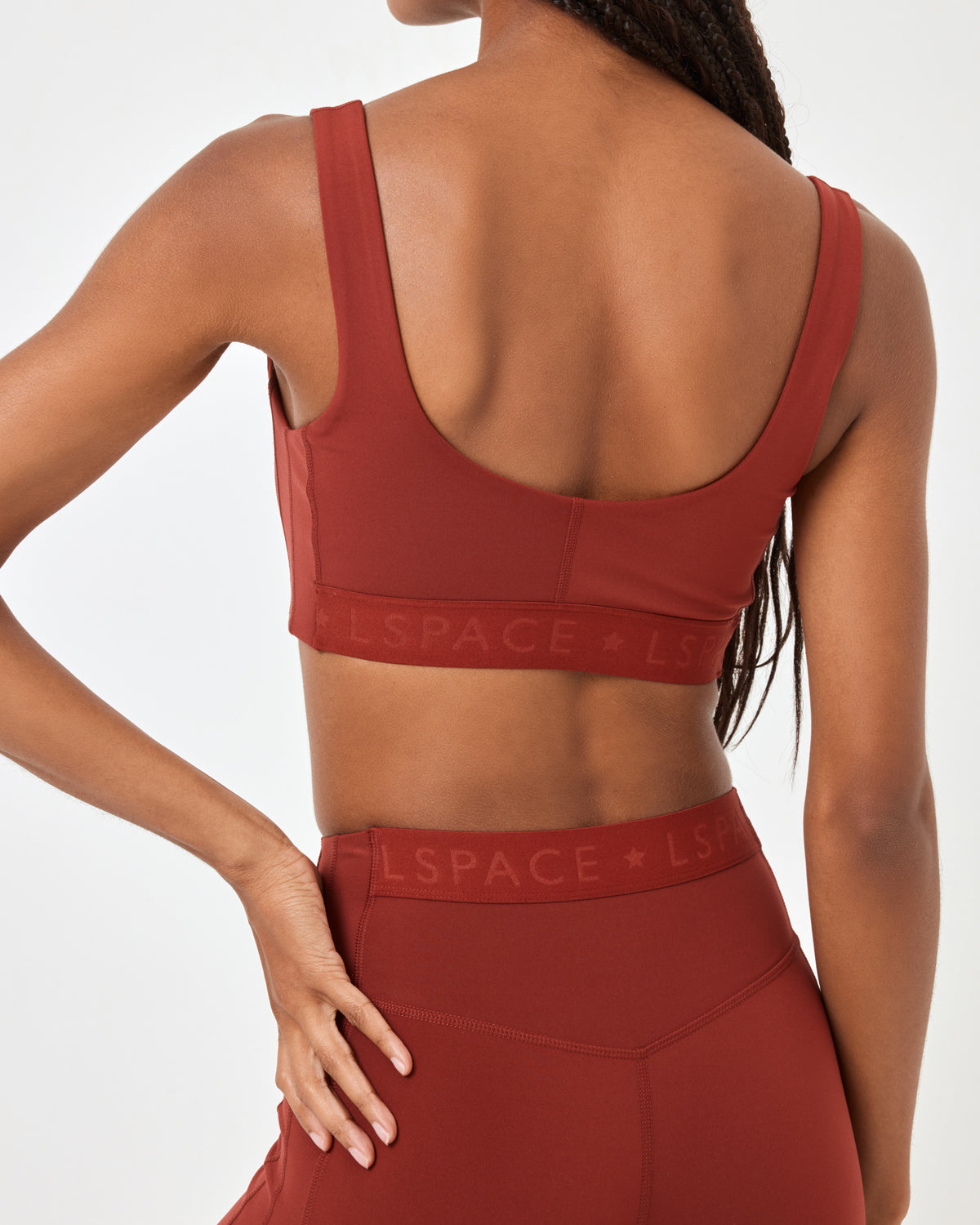 Comeback Sports Bra Umber | Model: Taelor (size: S)