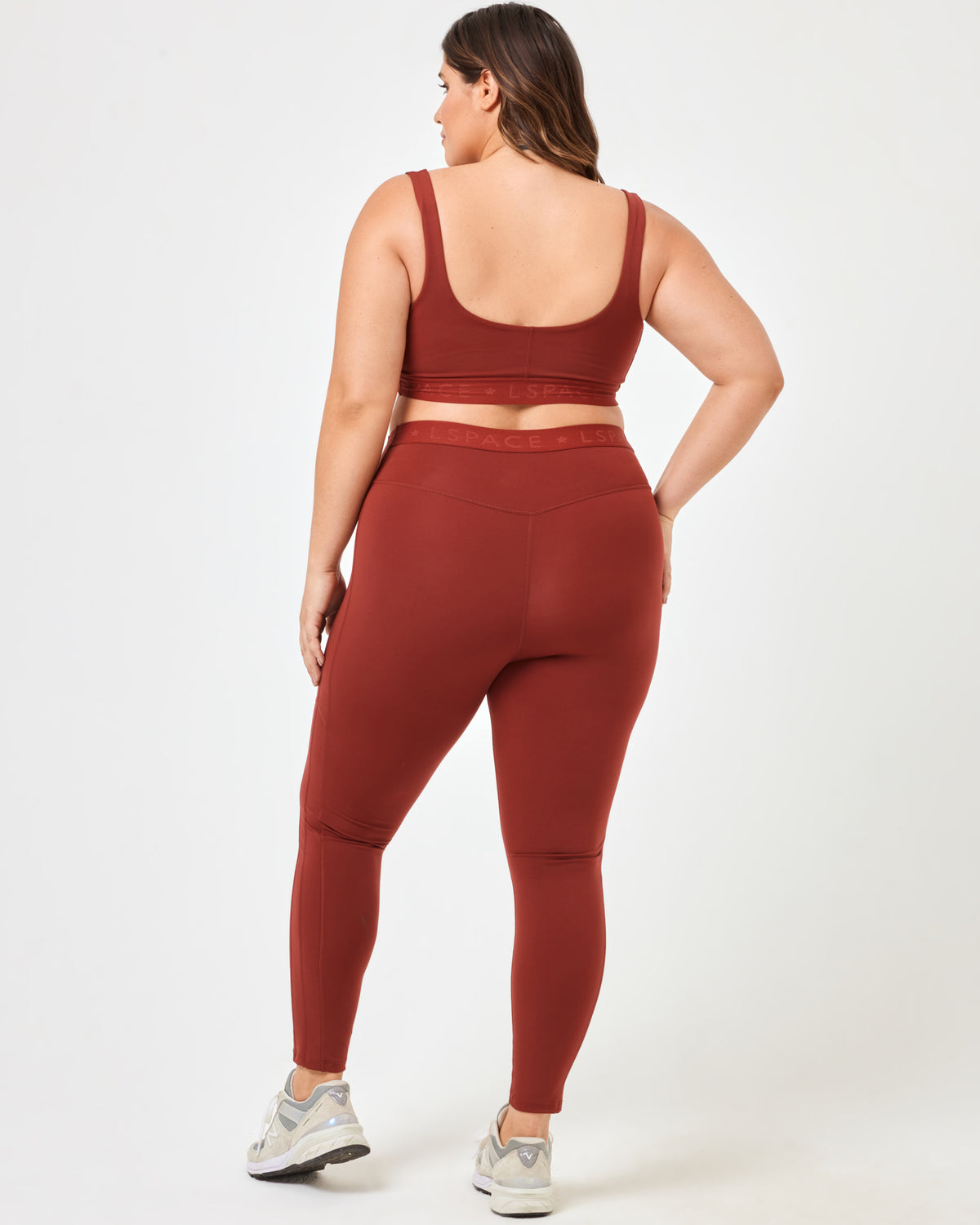 Comeback Sports Bra Umber | Model: Jessica (size: XL)