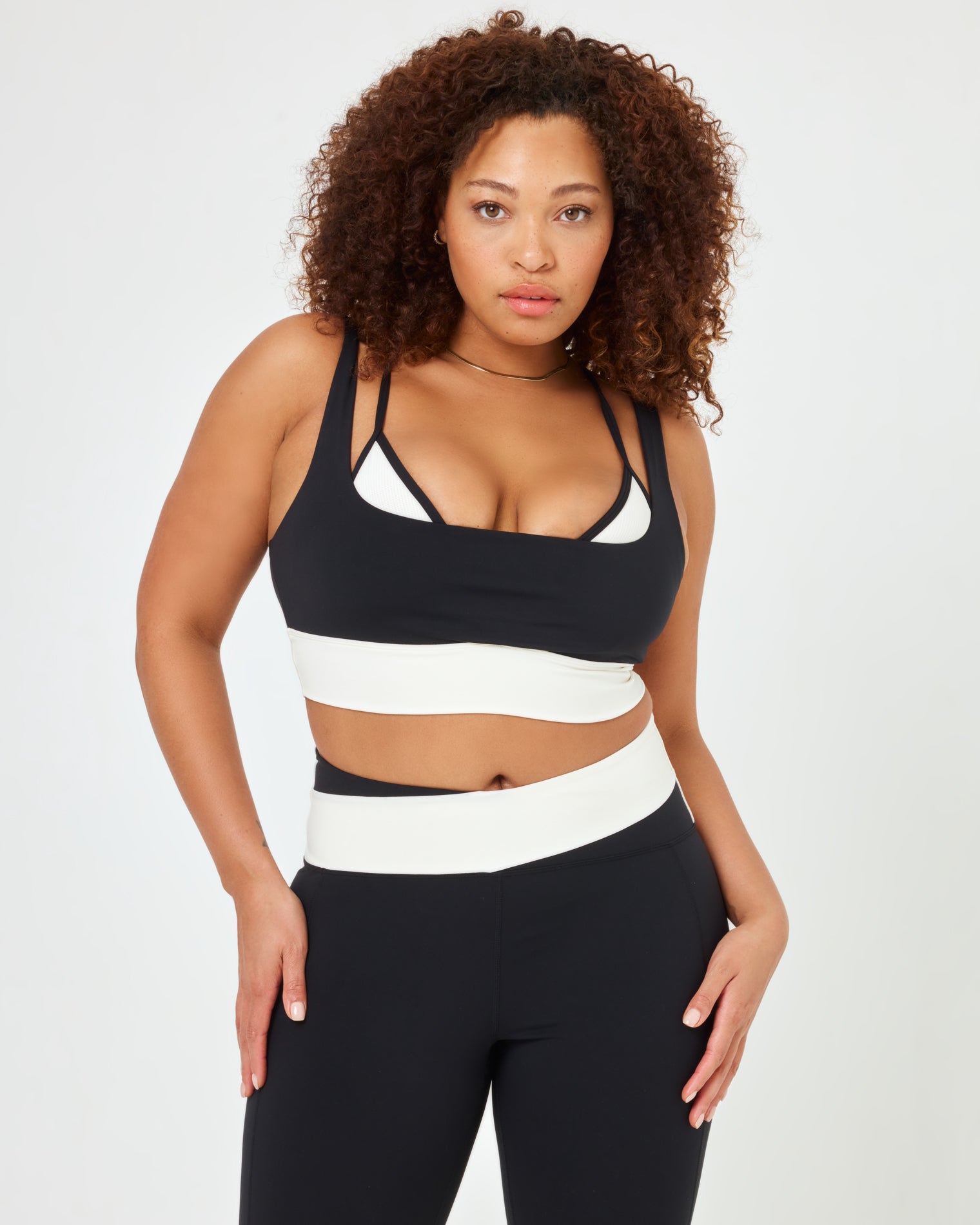 Full Force Bra - Black-Cream Black-Cream | Model: Amber (size: XL) | Hover