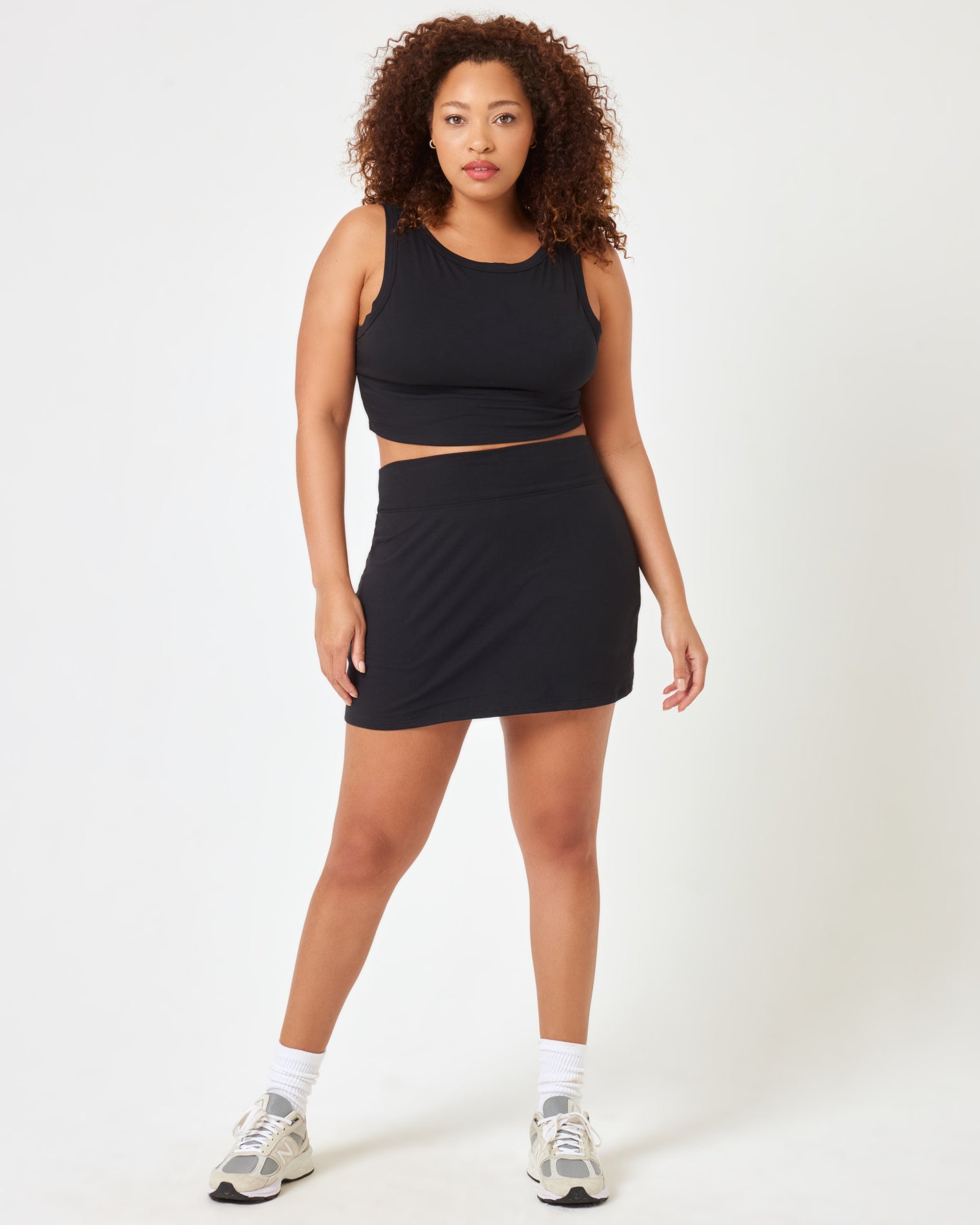 Nolan Skort - Black Black | Model: Amber (size: XL)