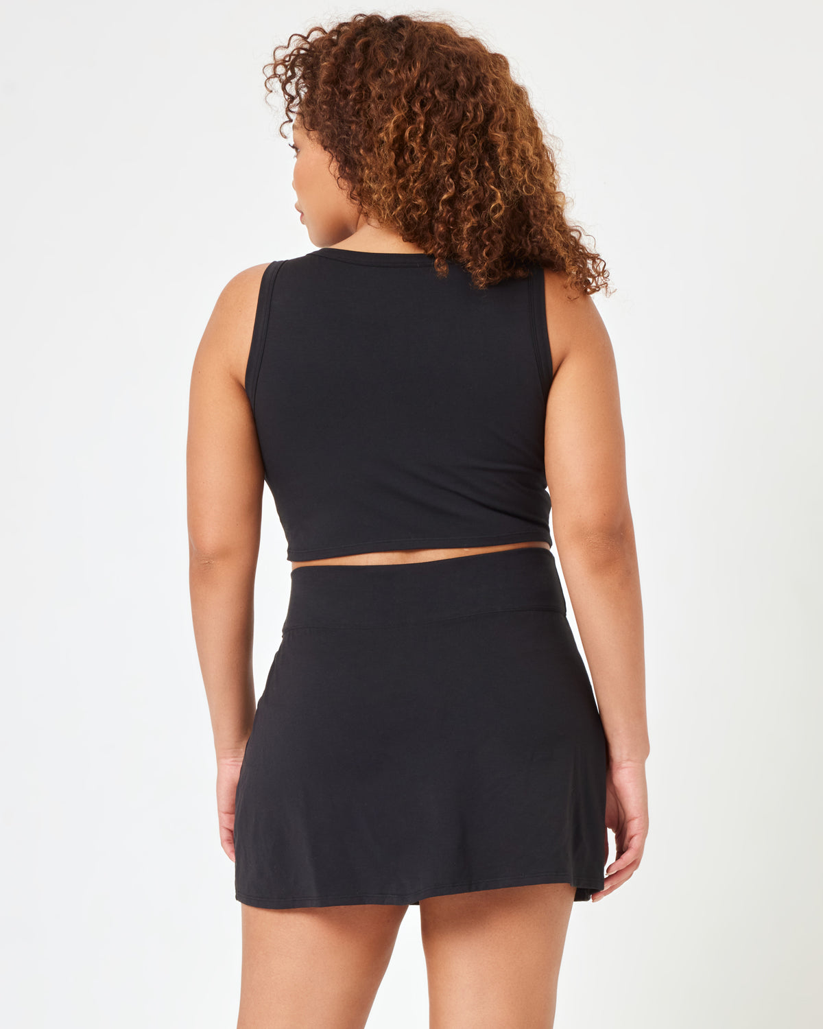 Nolan Skort - Black Black | Model: Amber (size: XL)