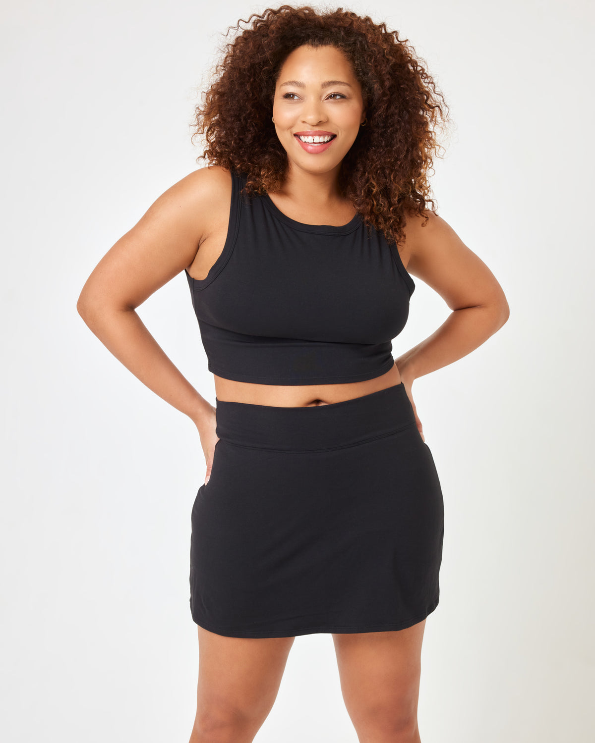 Nolan Skort - Black Black | Model: Amber (size: XL)