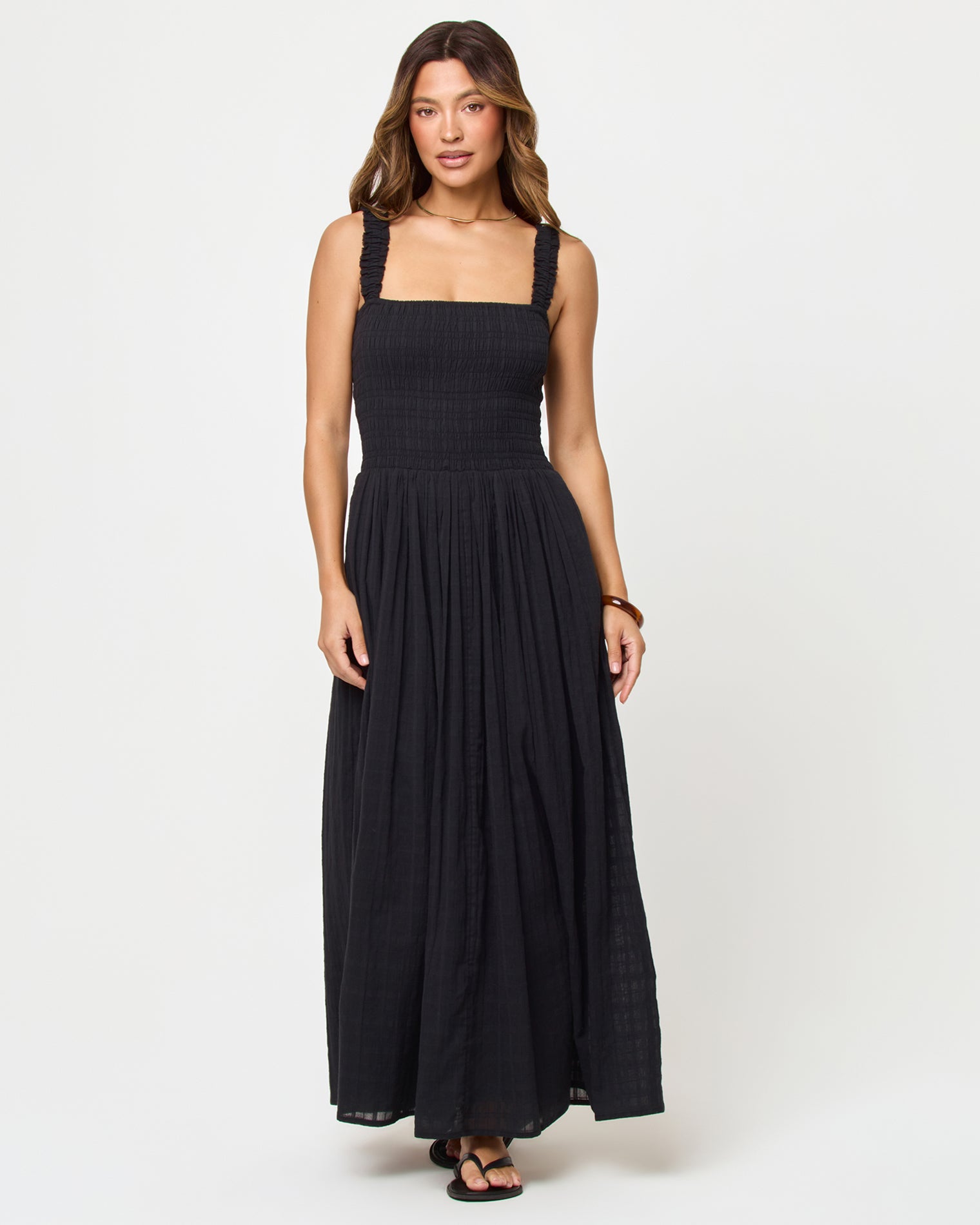 Wren Maxi - Black LSPACE Wren Maxi in black, front view on model.
