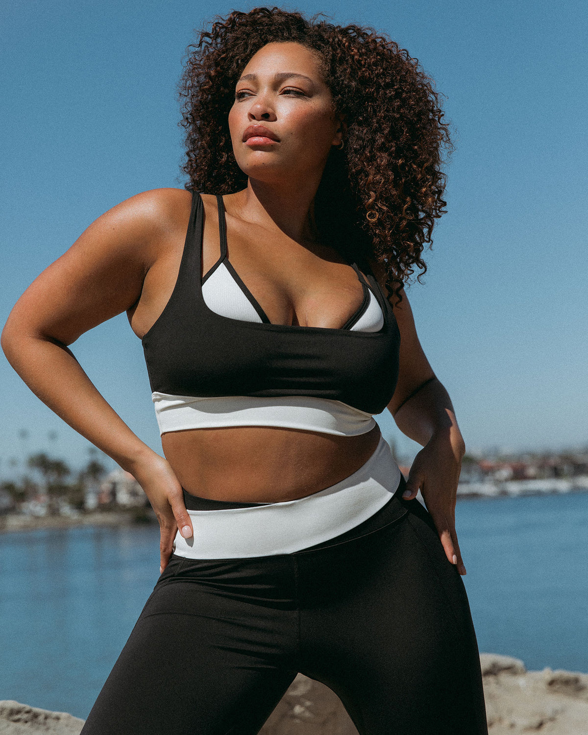 Full Force Bra - Black-Cream Black-Cream | Model: Amber (size: XL)