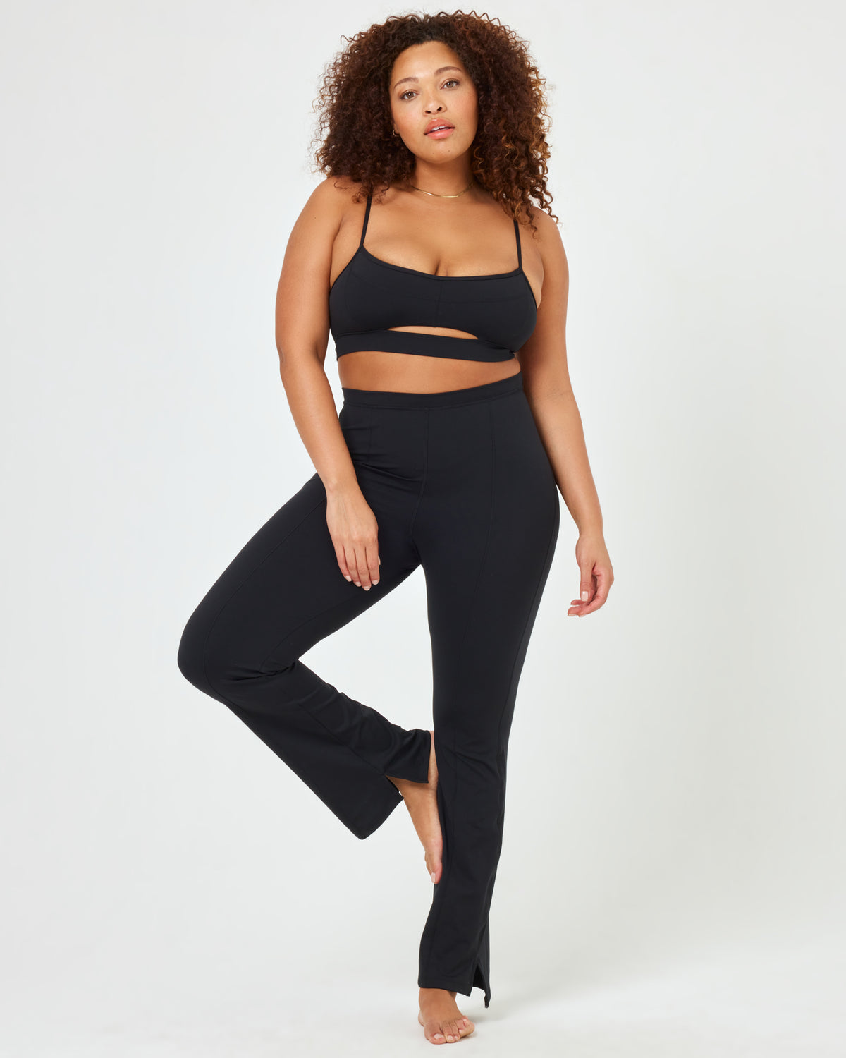 Rush Bra - Black Black | Model: Amber (size: XL)