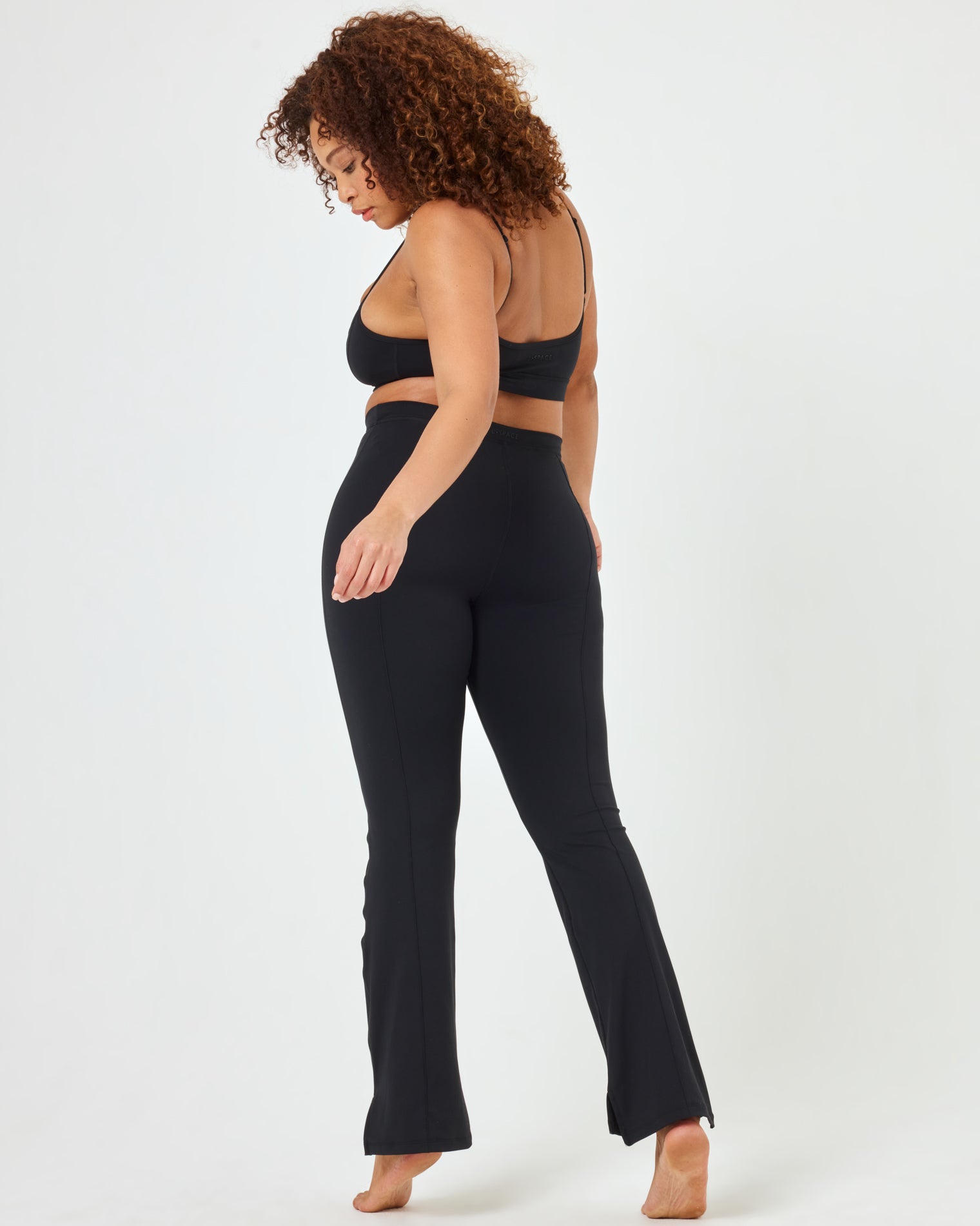 In Play Legging - Black Black | Model: Amber (size: XL)