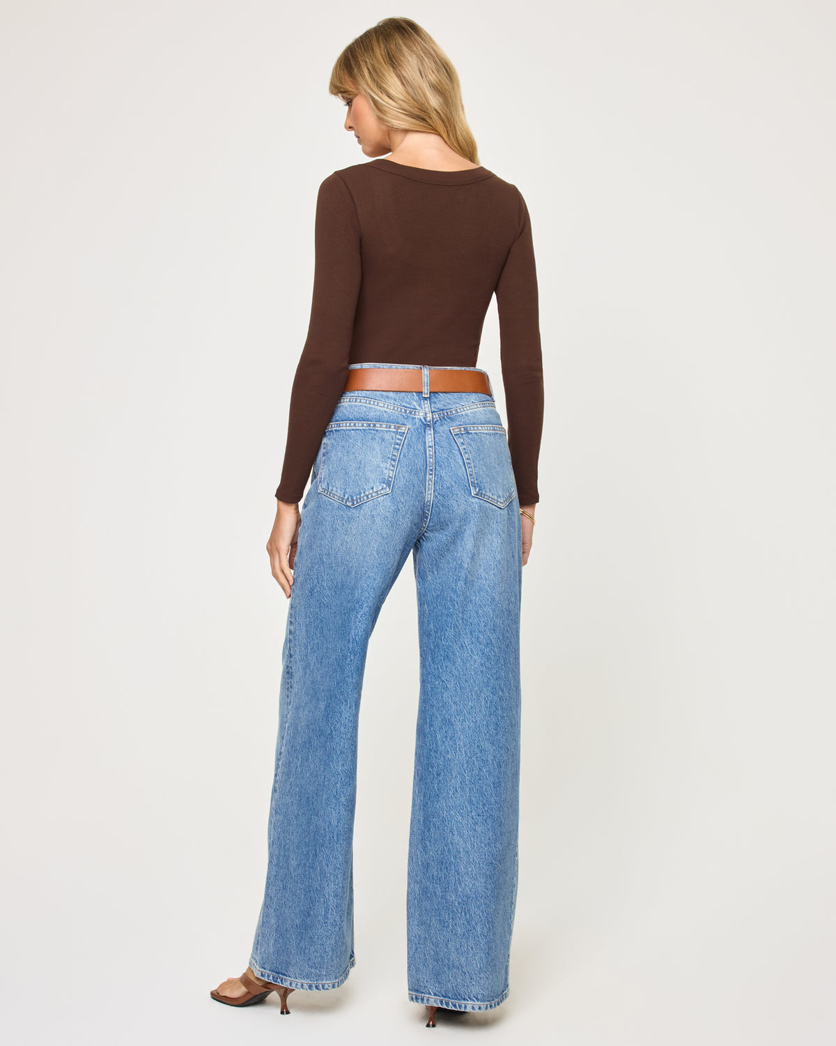 Ashlyn Long Sleeve - Espresso Espresso | Model: Lura (size: S)