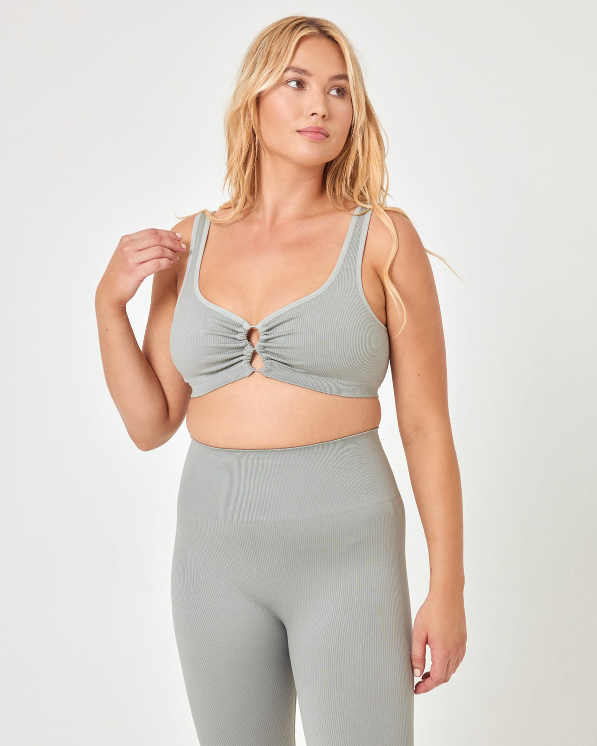 Simmons Bra - Sage Sage | Model: Sydney (size: XL)