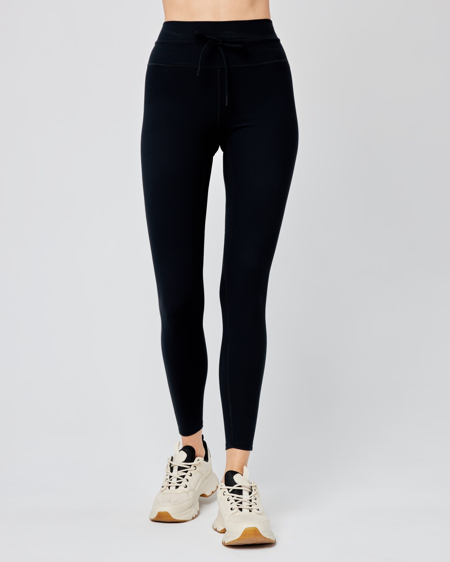 Turner Legging - Black Black | Model: Lura (size: S)