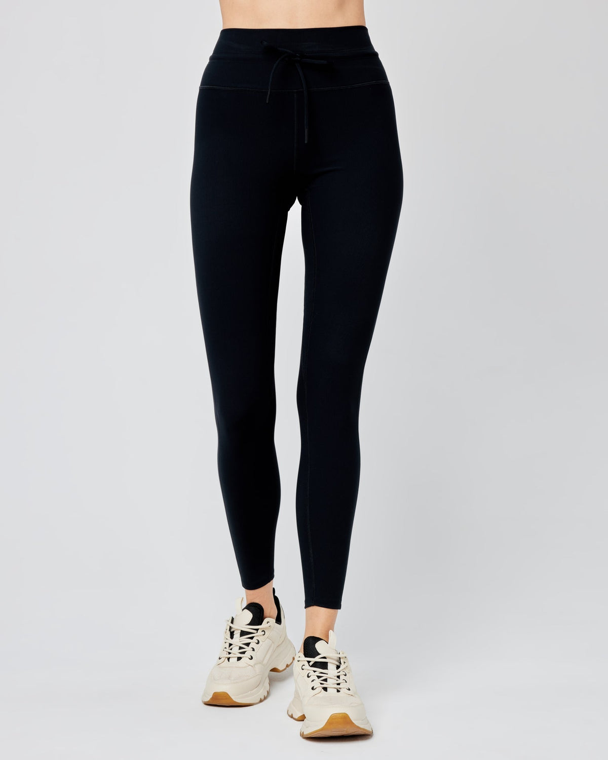 Turner Legging - Black Black | Model: Lura (size: S)