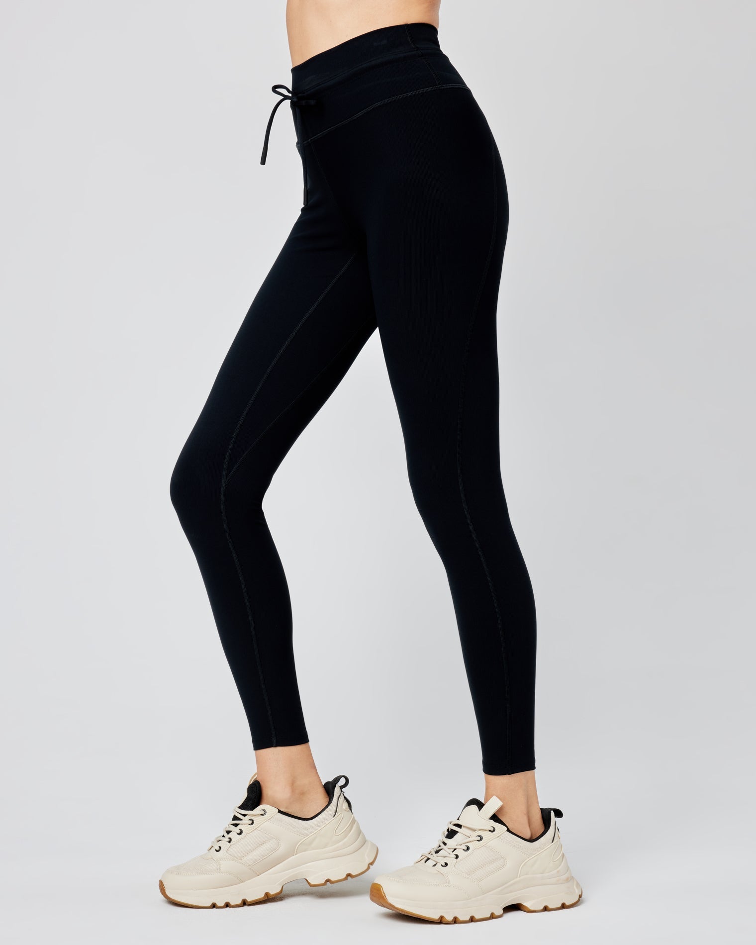 Turner Legging - Black Black | Model: Lura (size: S)