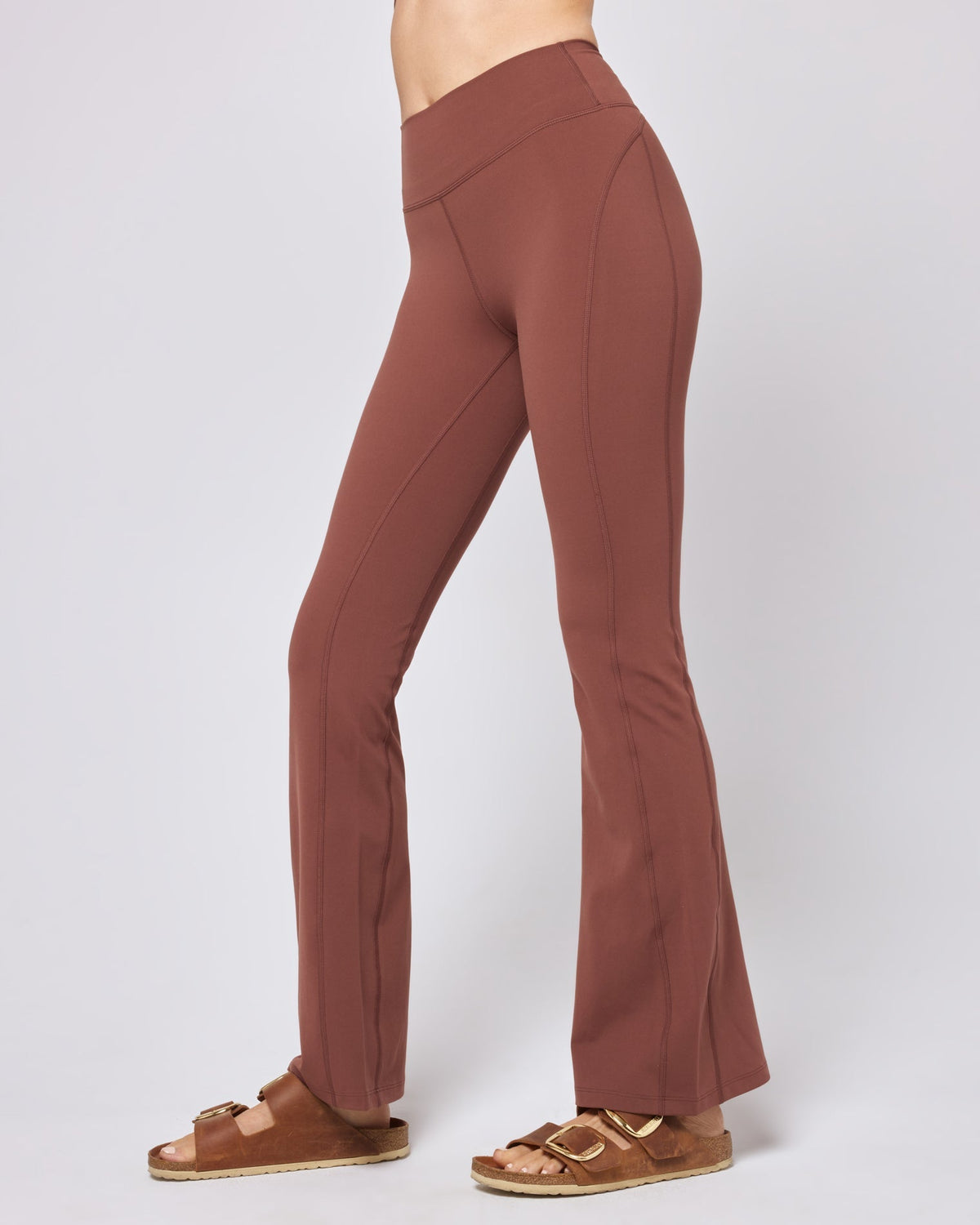 Overdrive Legging - Cafe Cafe | Model: Lura (size: S)