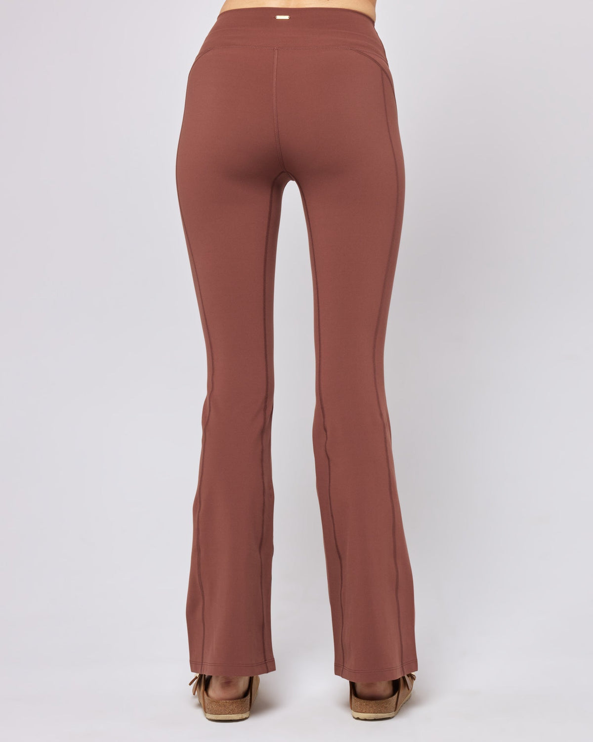 Overdrive Legging - Cafe Cafe | Model: Lura (size: S)