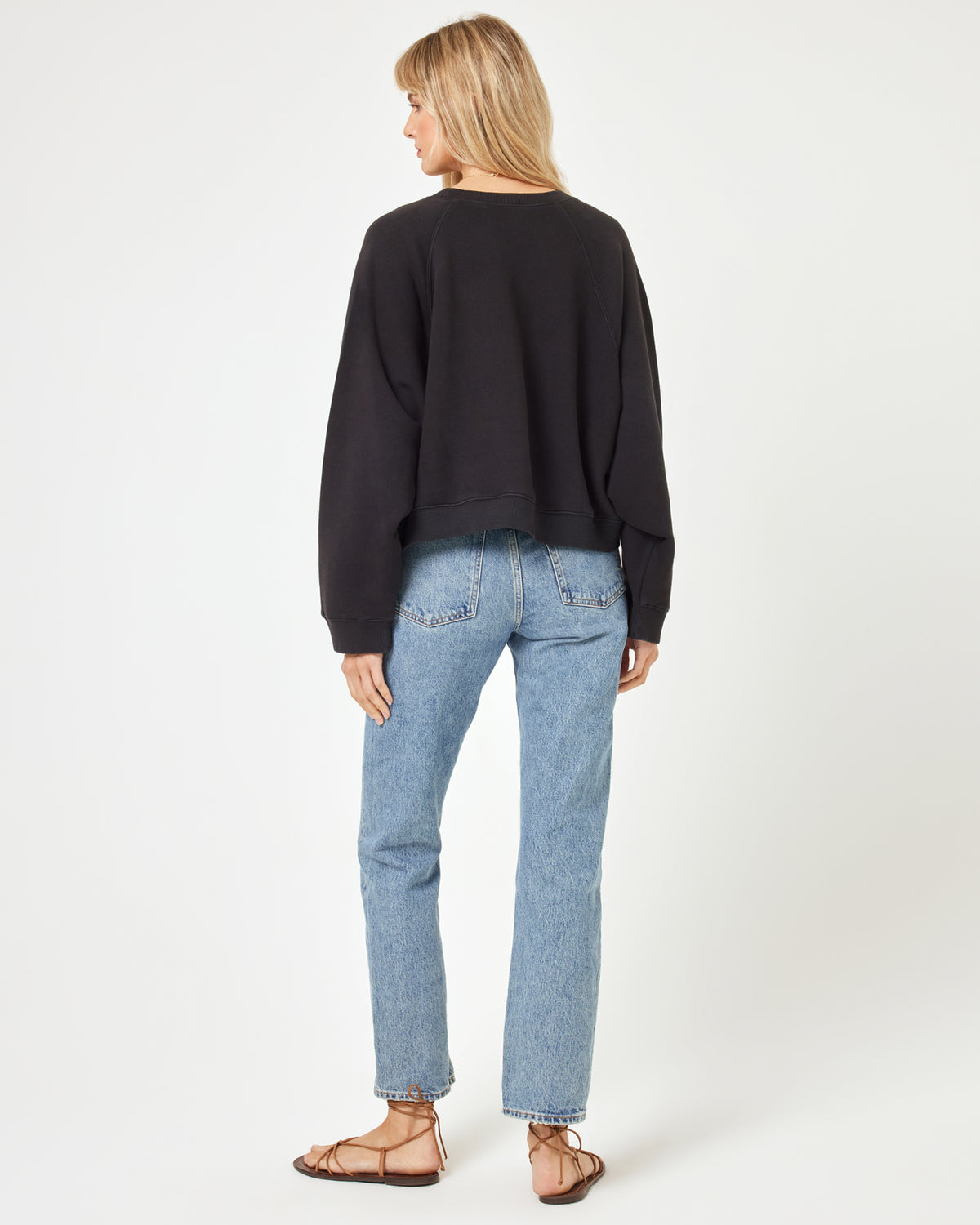 Vincent Pullover - Black Black | Model: Lura (size: S)