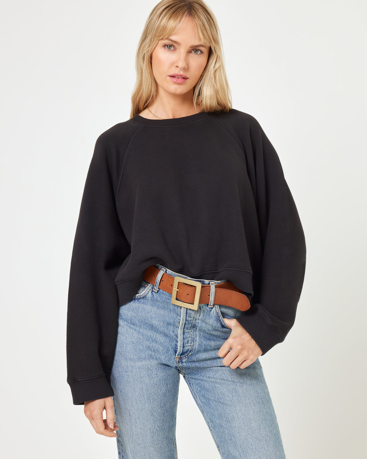 Vincent Pullover - Black Black | Model: Lura (size: S) 