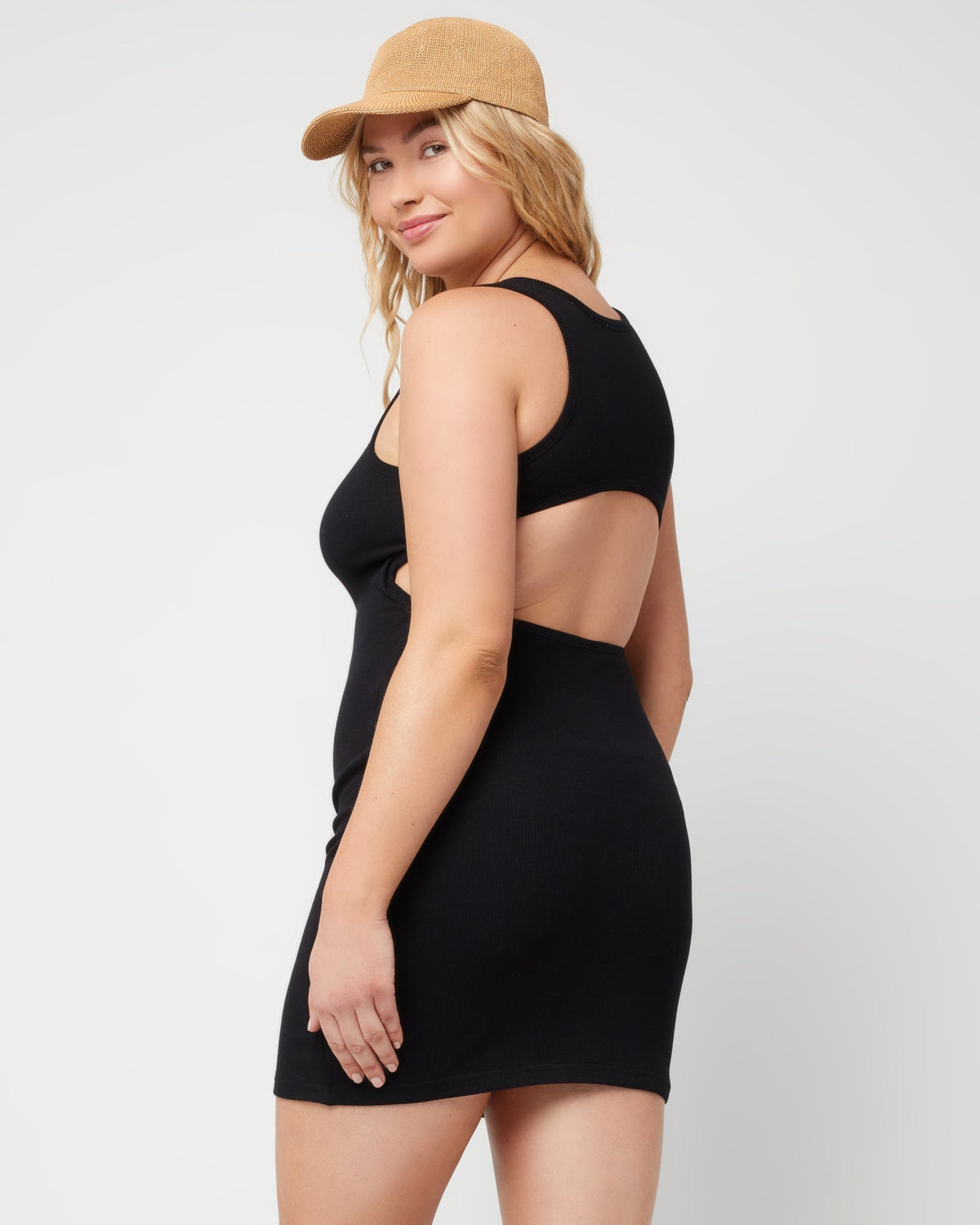 Ryan Dress - Black Black | Model: Sydney (size: XL) 