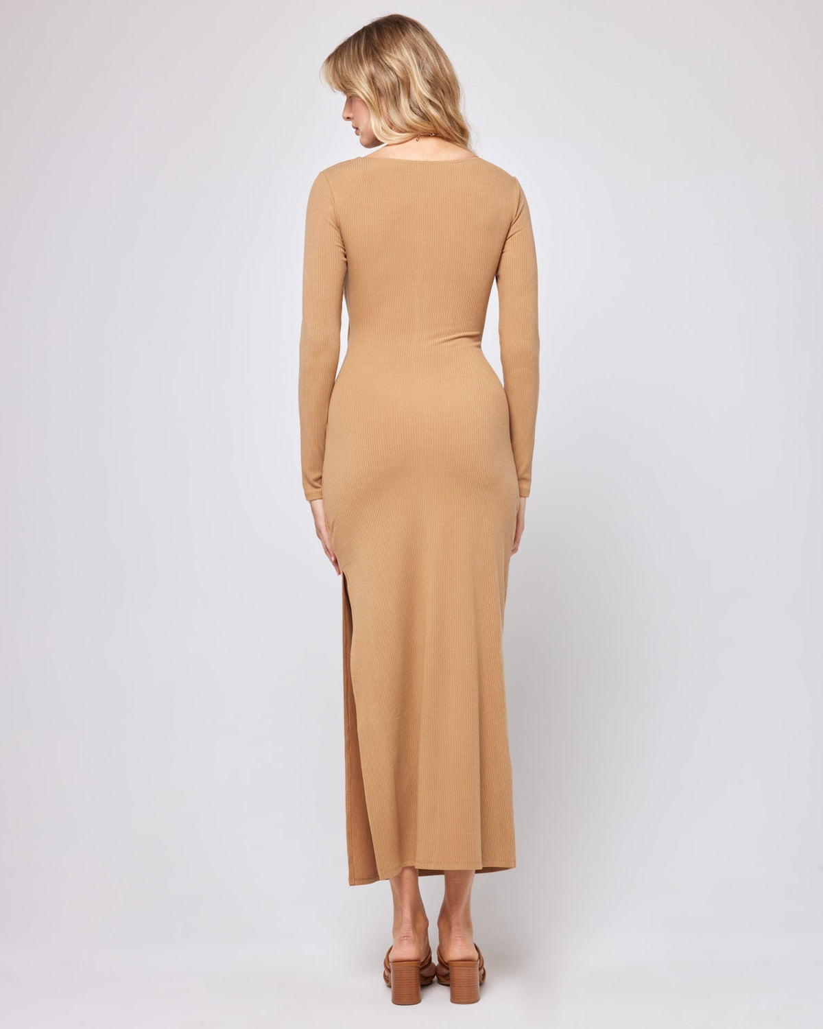 Hayden Dress - Camel Camel | Model: Lura (size: S)