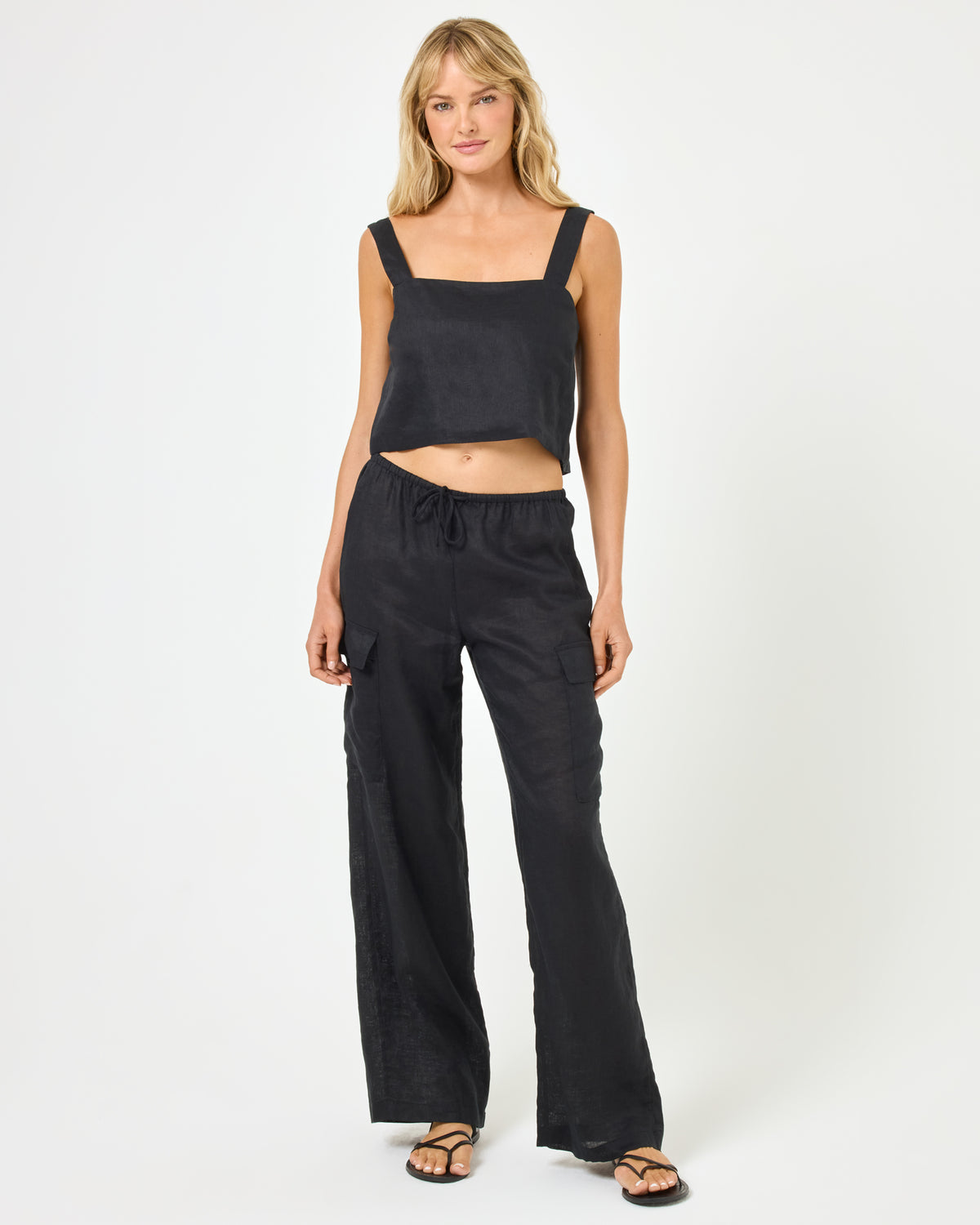 Long Island Top - Black Black | Model: Lura (size: S)
