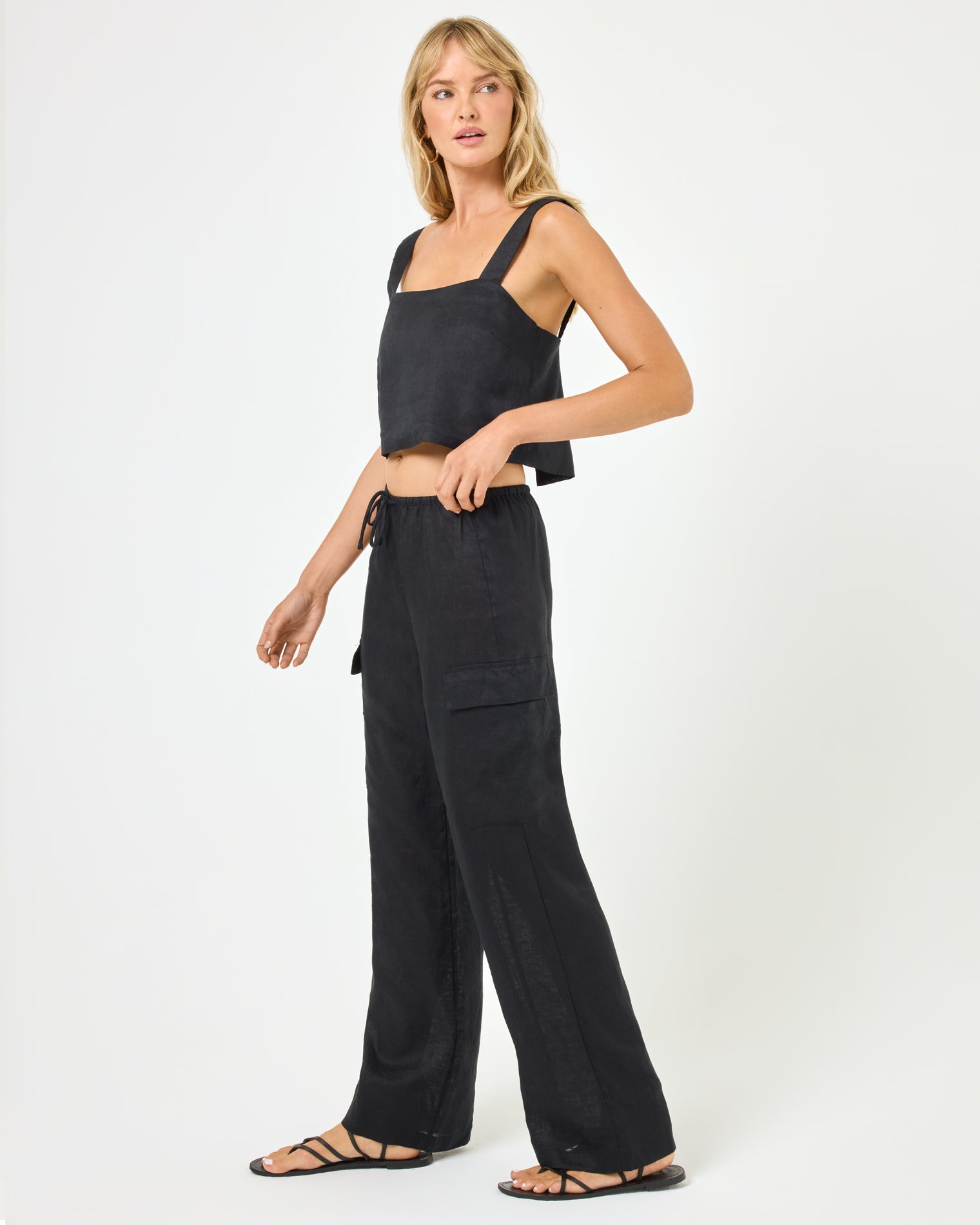 Long Island Top - Black Black | Model: Lura (size: S)