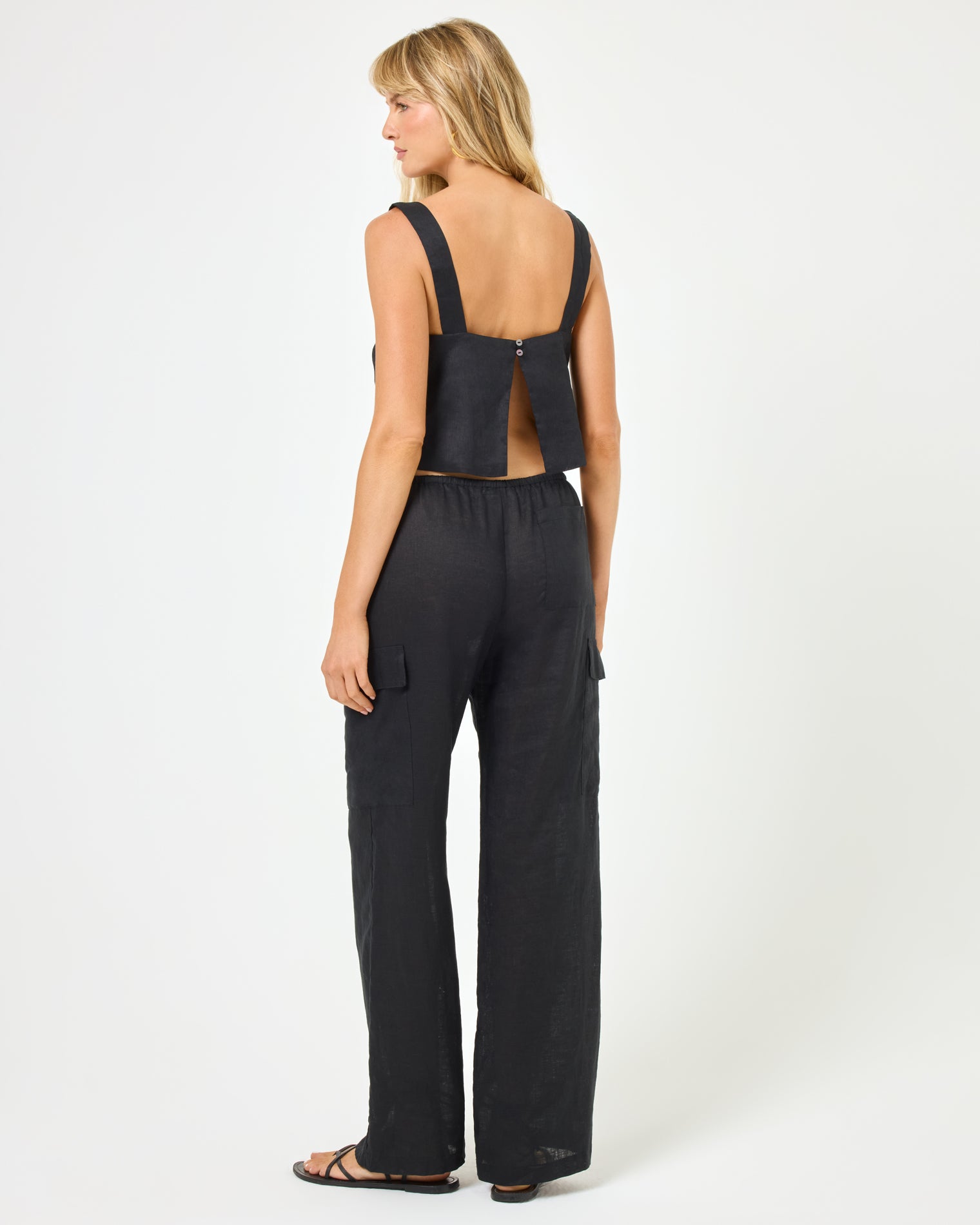Long Island Top - Black Black | Model: Lura (size: S)