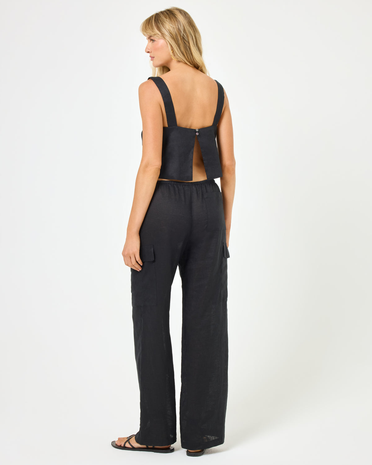 Long Island Top - Black Black | Model: Lura (size: S)