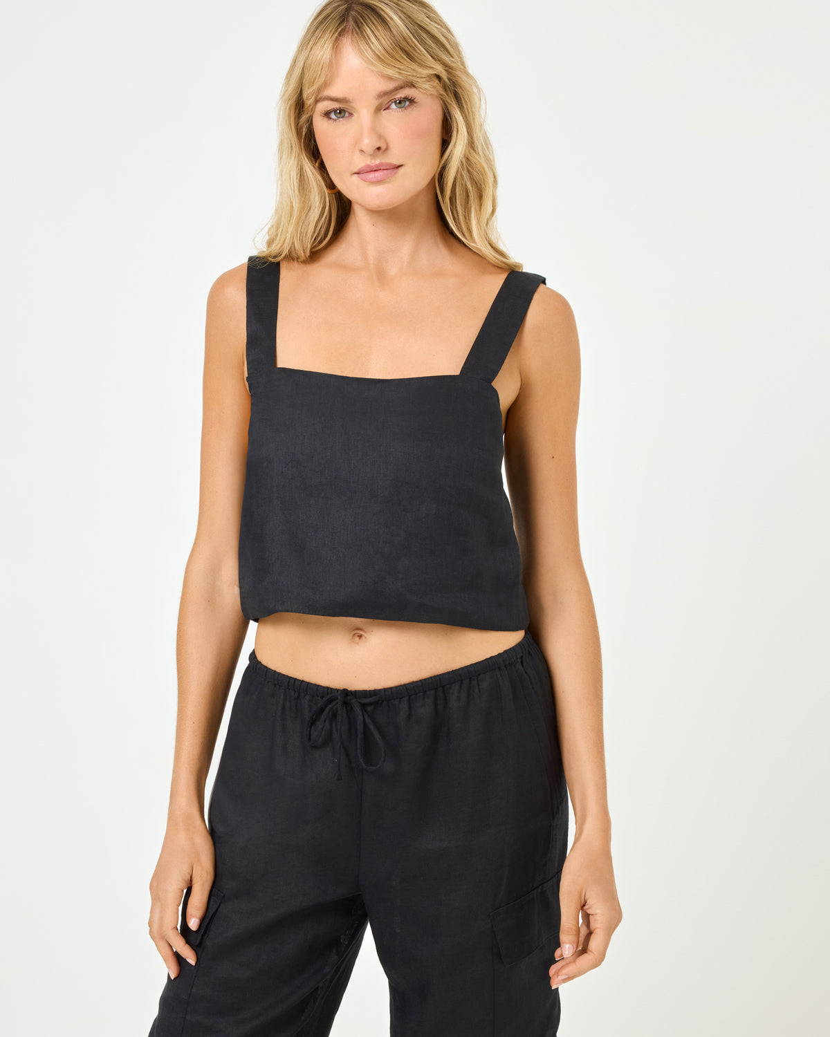 Long Island Top - Black Black | Model: Lura (size: S)