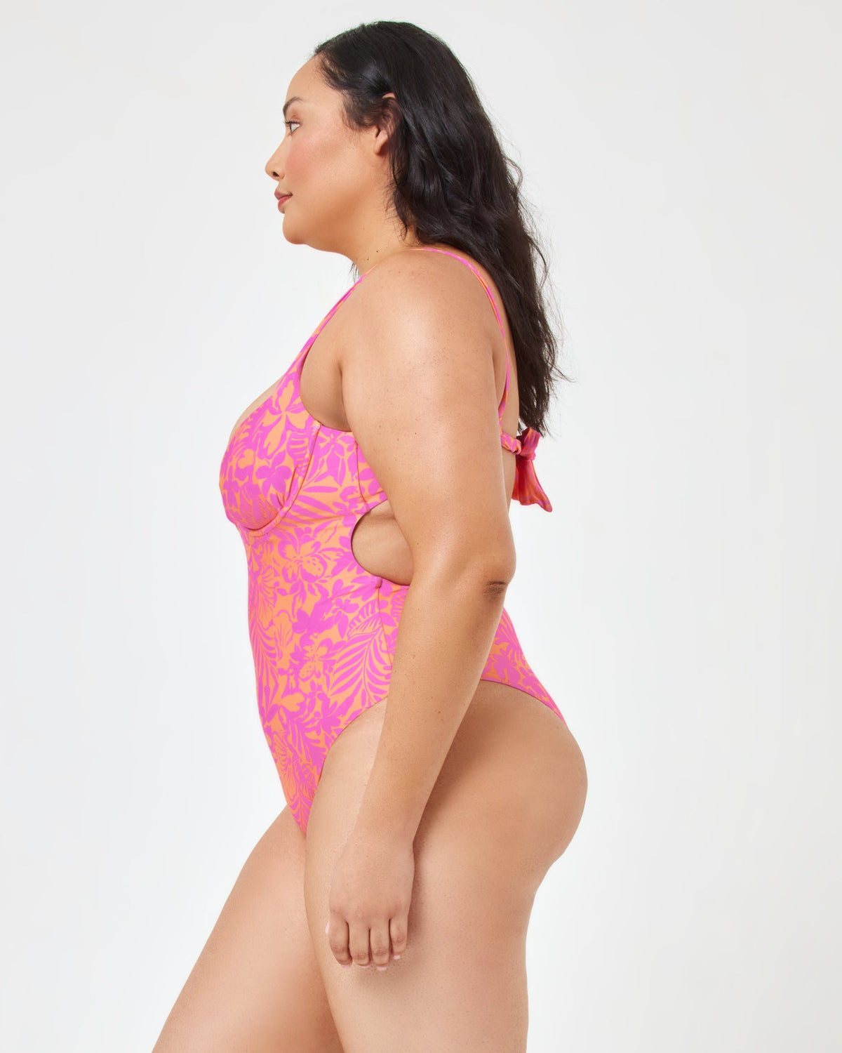 Printed Kendal One Piece Path To Paradise | Model: Bianca (size: XL)