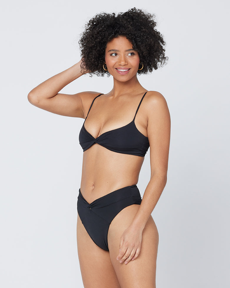 Ringo Bikini Top - Black Black | Model: Valyn (size: S)