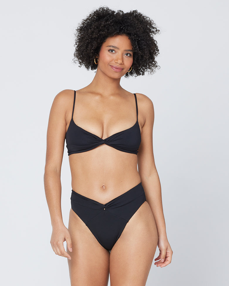 Ringo Bikini Top - Black Black | Model: Valyn (size: S)