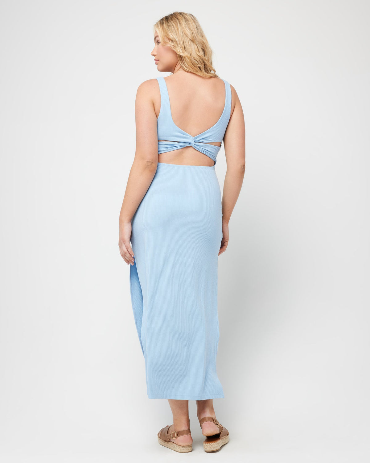 Mara Dress - Aura Aura | Model: Sydney (size: XL)