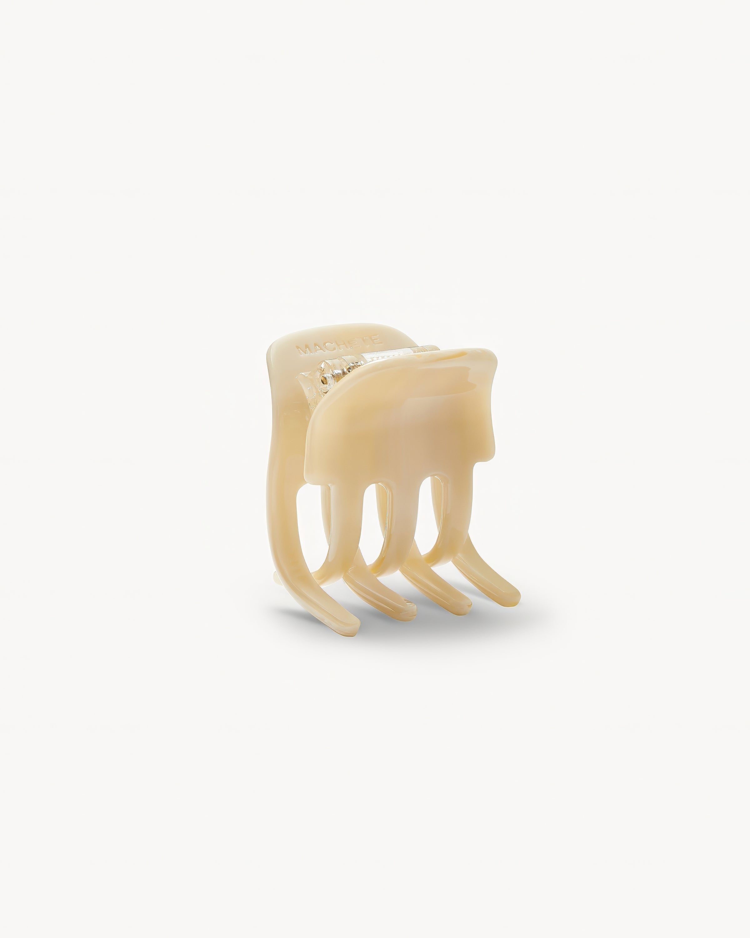 Machete Mini Claw - Albaster Off-model open detail view of the Machete Mini Claw in alabaster showing the teeth and cream acetate construction.