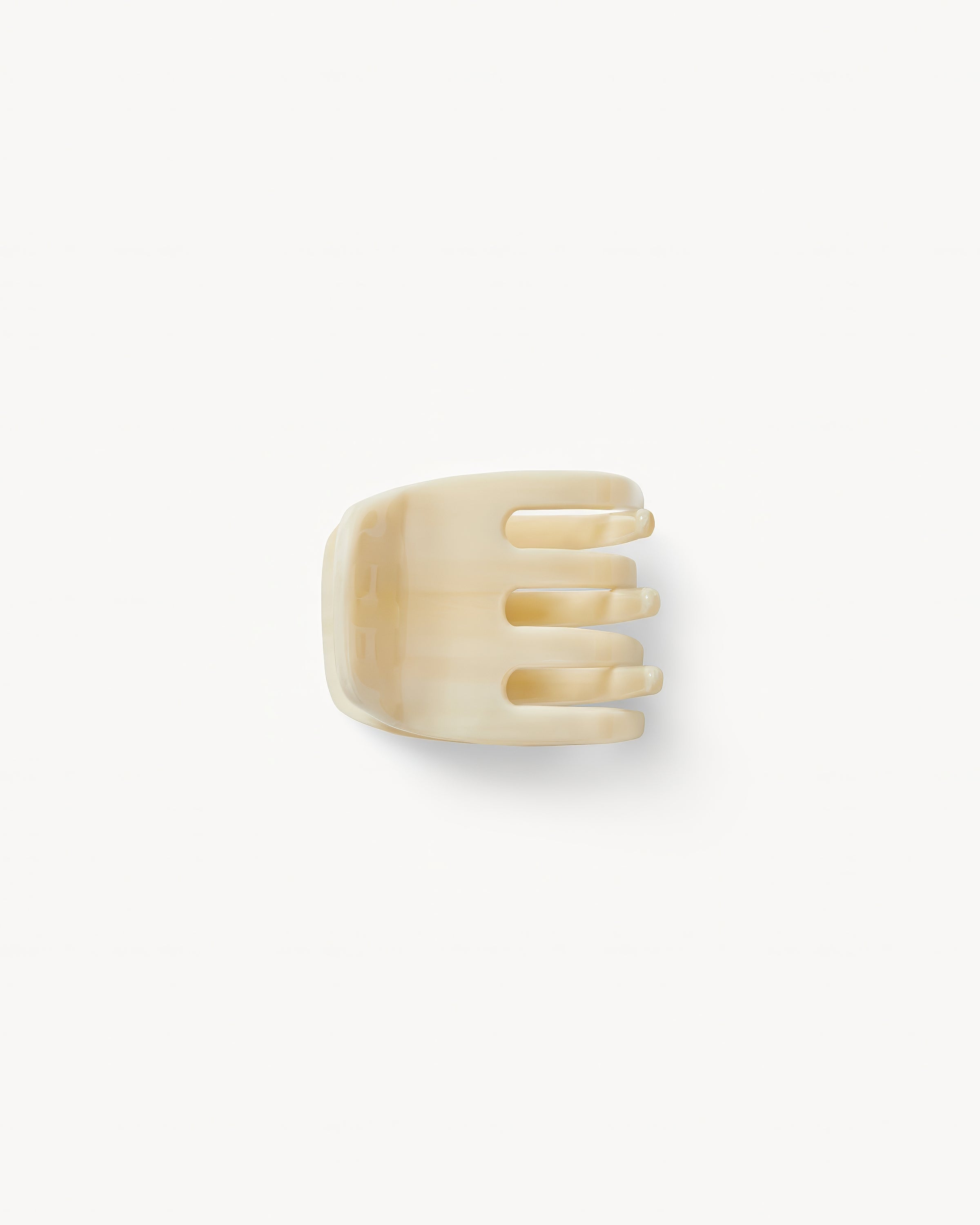 Machete Mini Claw - Albaster Off-model top-down view of the Machete Mini Claw in alabaster showing the teeth and solid cream acetate.