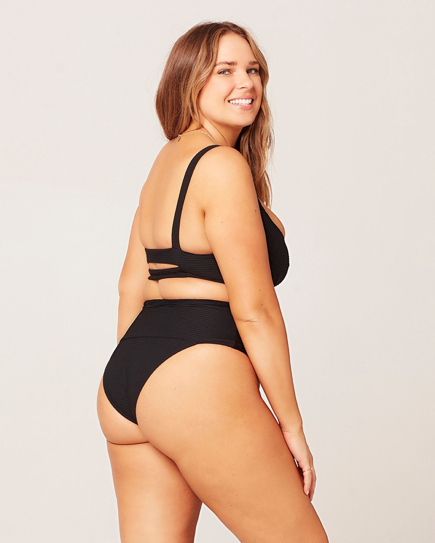 Black | Model: Ali (size: XL)