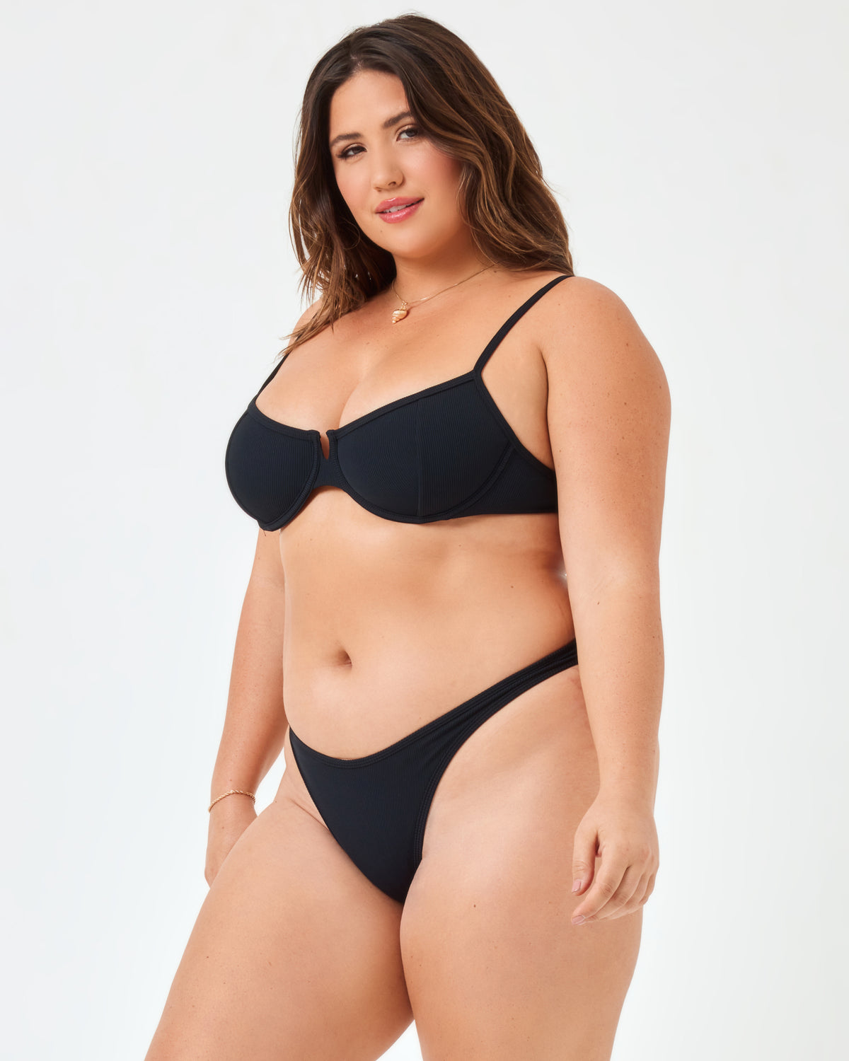 Hunter Bikini Top - Black Black | Model: Jessica (size: XL)