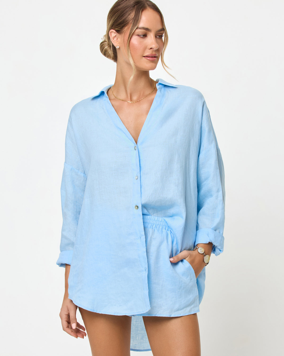 Rio Short - Sky Blue Sky Blue | Badge:New Arrival_#B2AC88_#ffffff'
LSPACE Rio tunic and short in Sky Blue, three-quarter view on model.