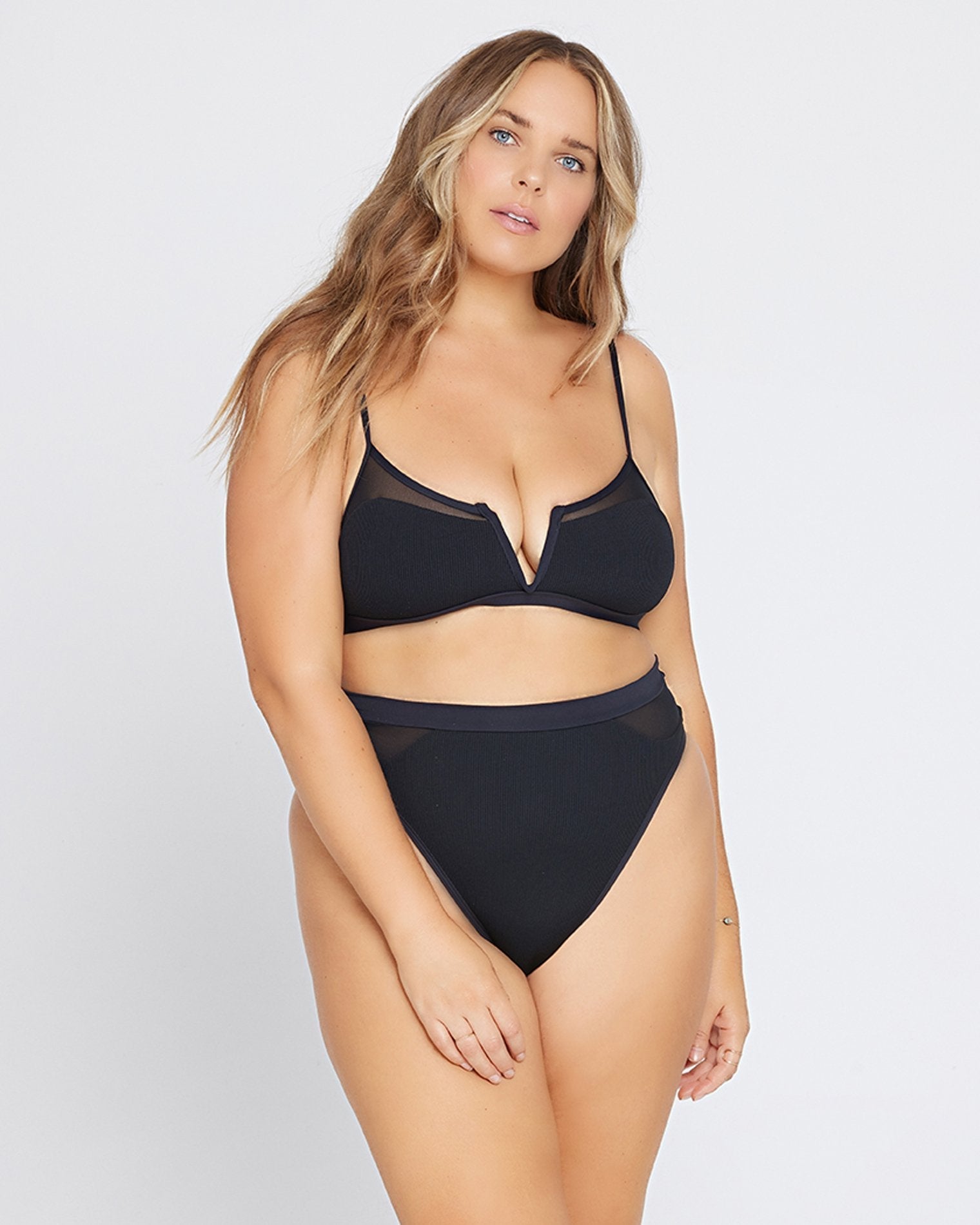 Ribbed Sadie Bikini Top - Black Black | Model: Ali (size: XL)