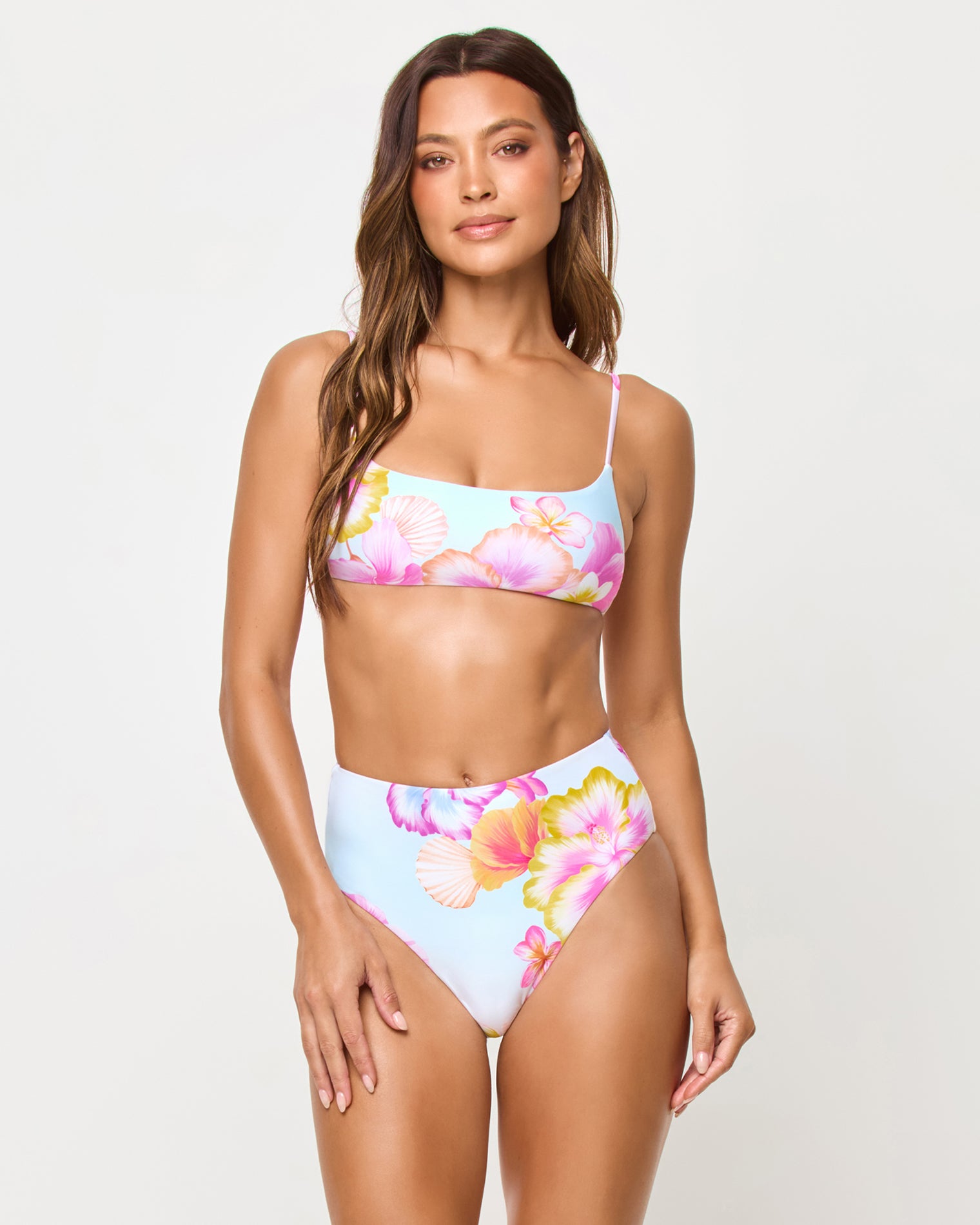 Presley Bikini Top - Hibiscus And Plumeria Oh My Hibiscus and Plumeria Oh My | Badge:New Arrival_#B2AC88_#ffffff'
LSPACE Presley bikini top in Hibiscus And Plumeria Oh My print, front view on model.
