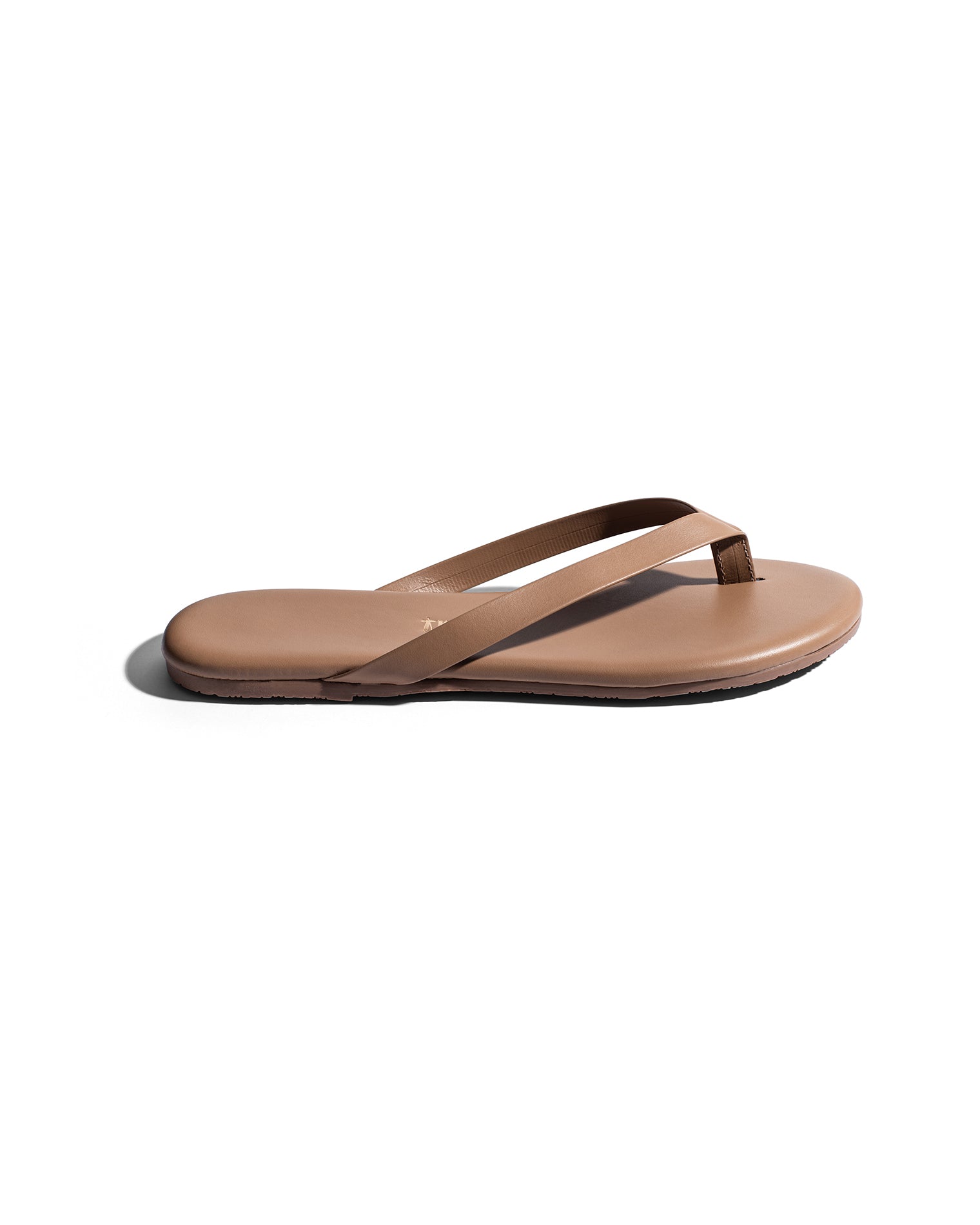 TKEES Boyfriend Sandals - Beach Bum Side view of the TKEES Boyfriend Sandals in beach bum showing the thin thong strap and round toe.
