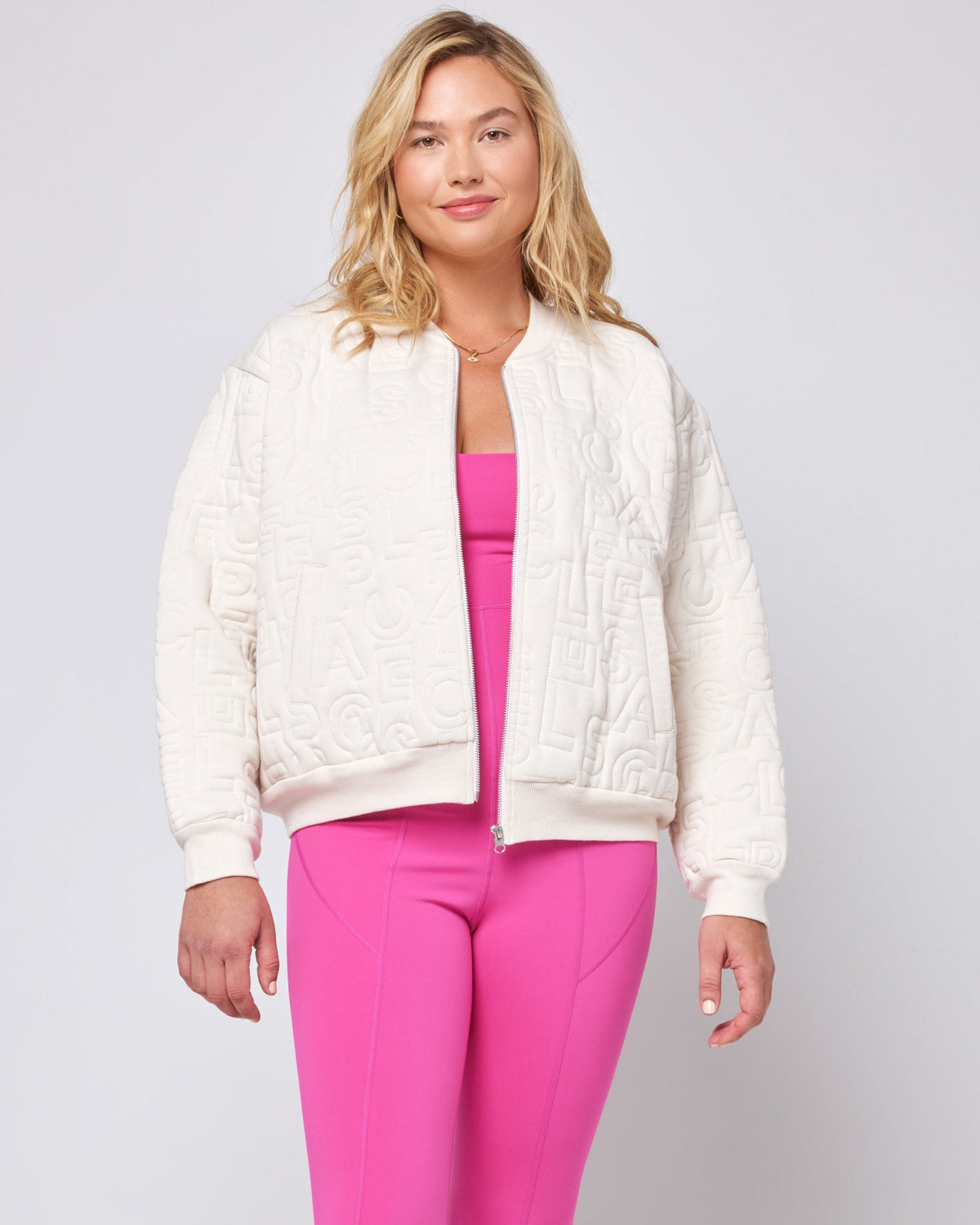 Altitude Jacket Bone | Model: Sydney (size: XL)