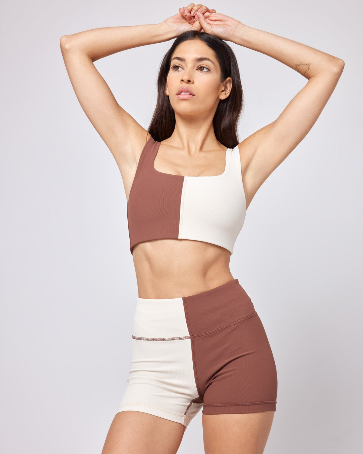 Ribbed Hot Shot Bike Short Cafe | Model: Julianna (size: S)