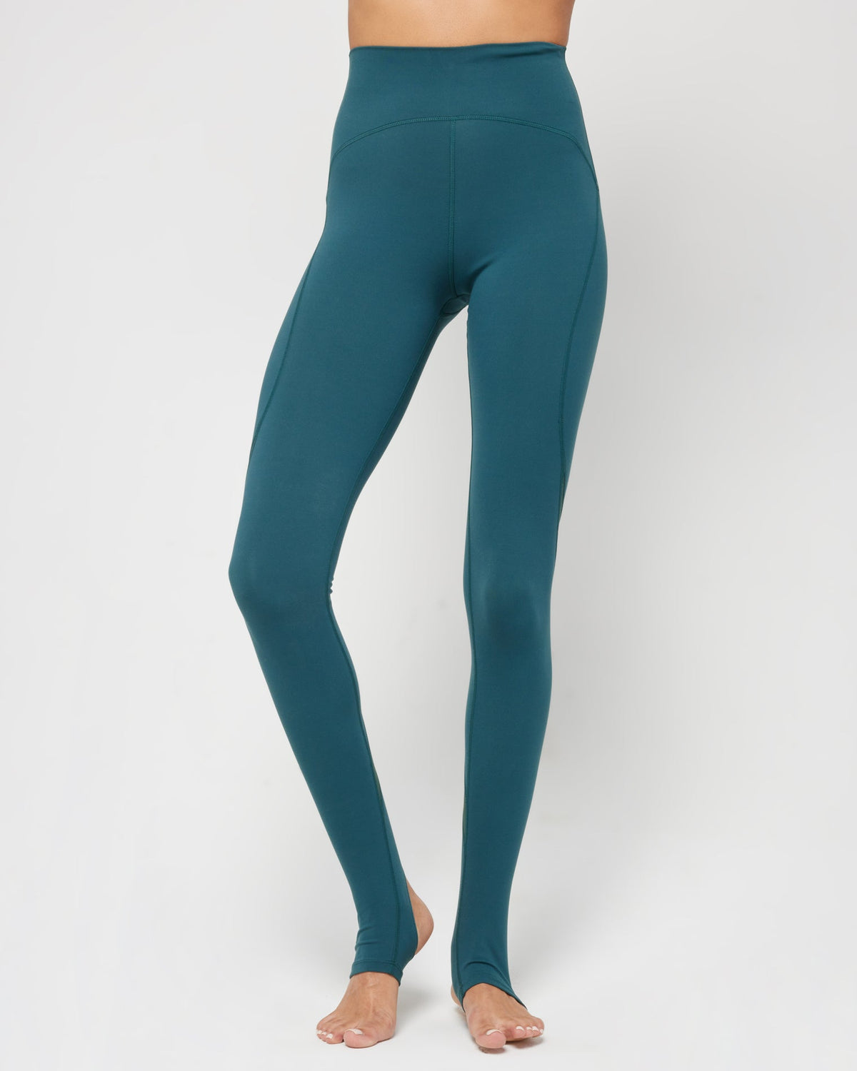 Exhale Legging - Ultramarine Ultramarine | Model: Blaine (size: S)