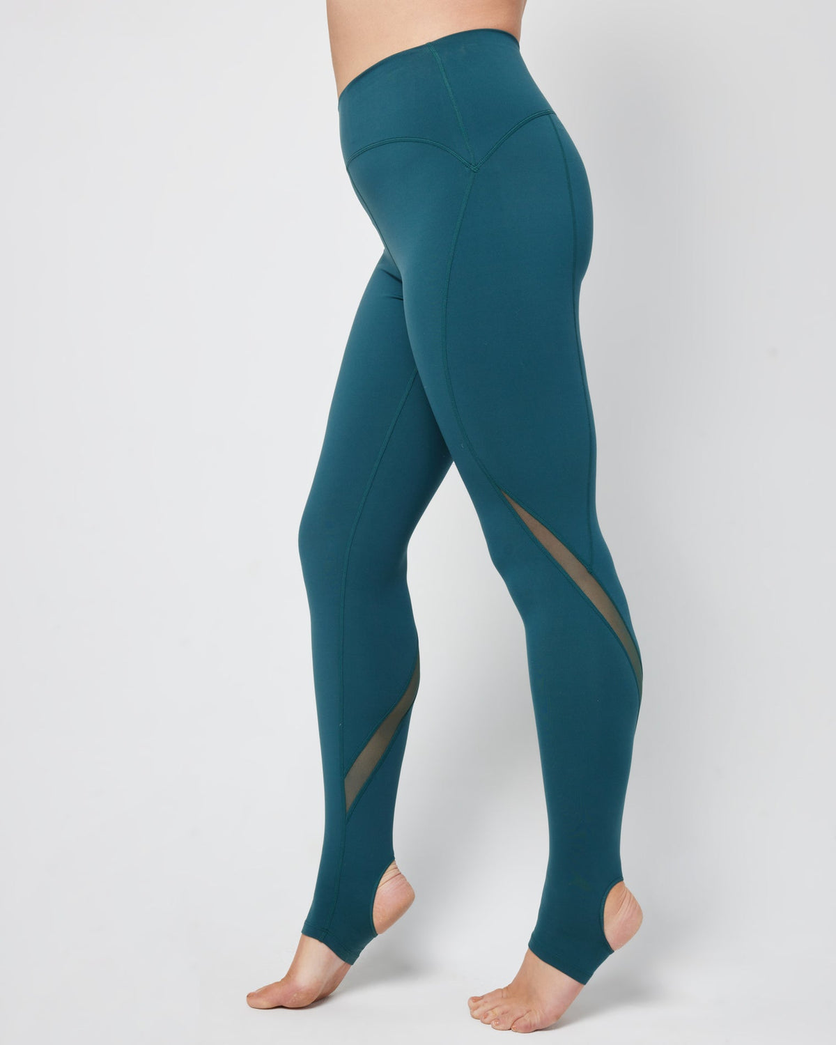 Exhale Legging - Ultramarine Ultramarine | Model: Sydney (size: XL)