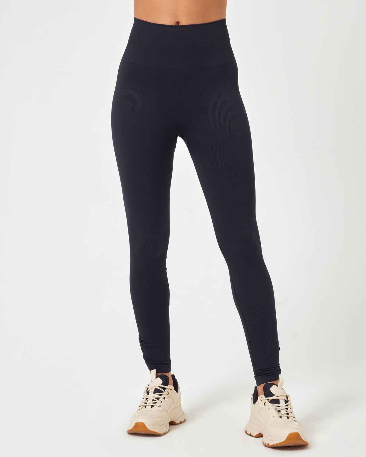 Simmons Legging Black | Model: Natalie (size: S) | Hover