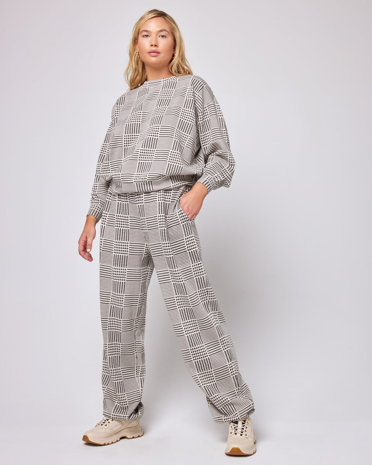Printed Sprinter Pant Best I Ever Plaid | Model: Sydney (size: XL)