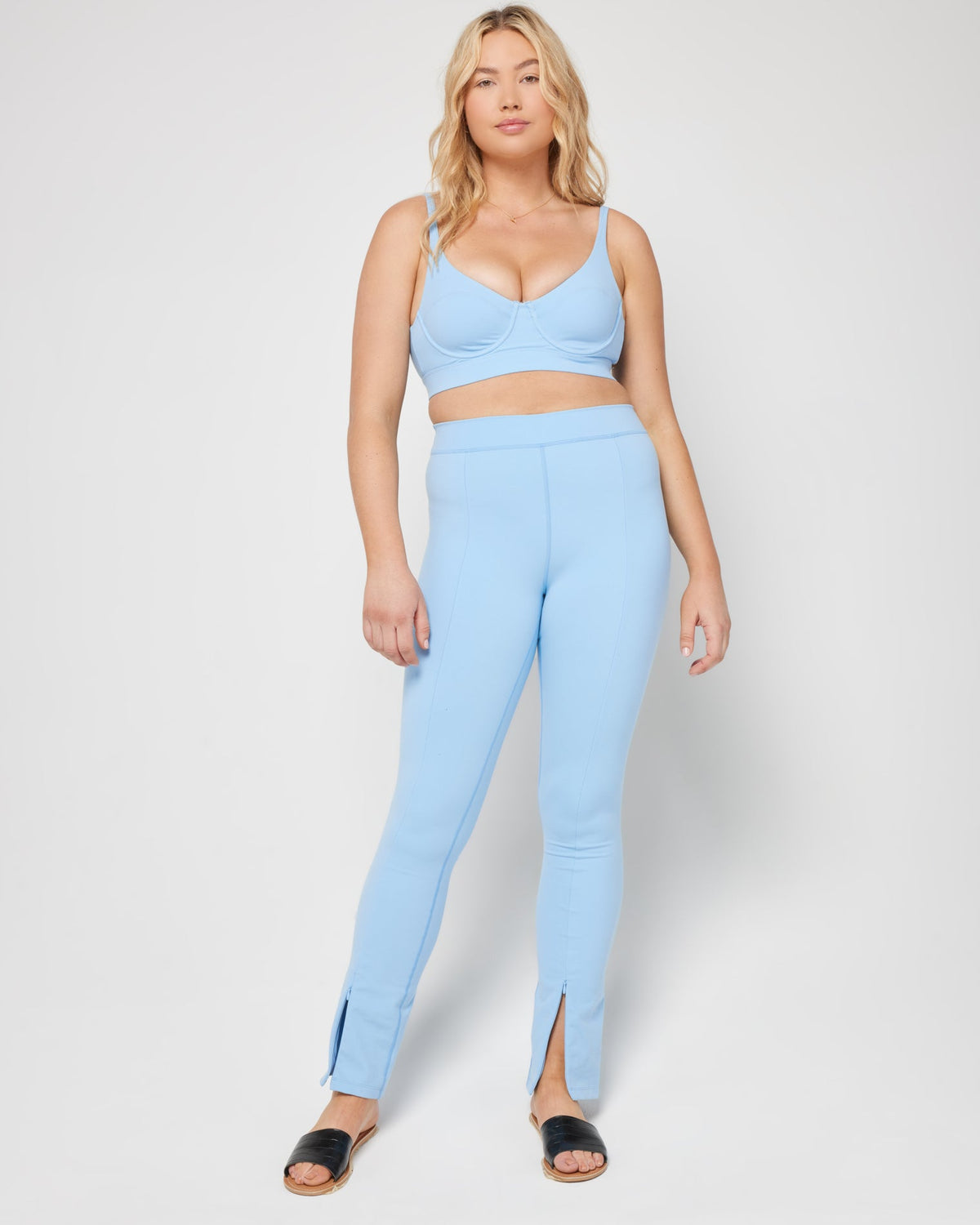 Tryout Sports Bra - Aura Aura|Model: Sydney (size: XL)